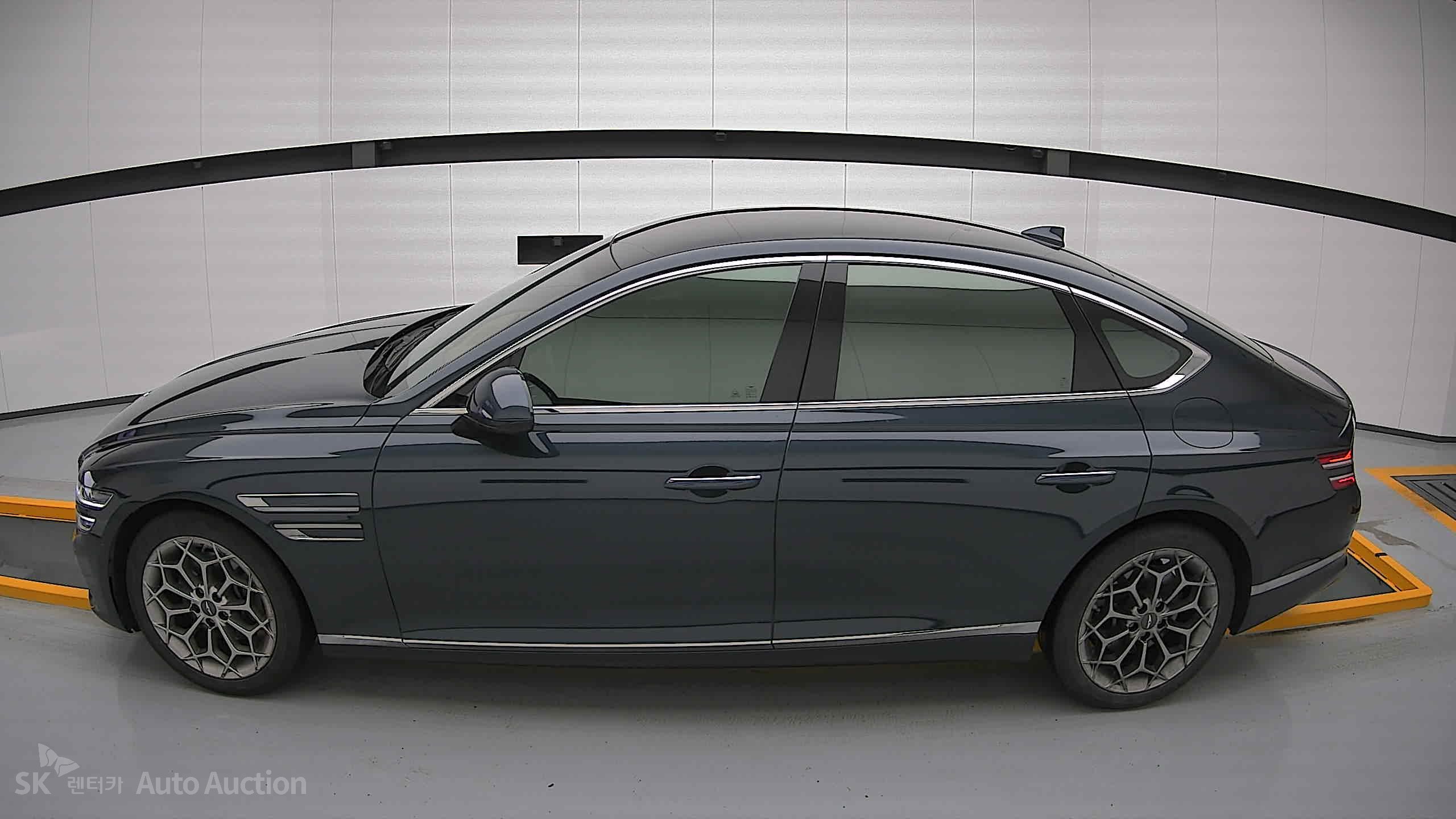 2021 - genesis g80