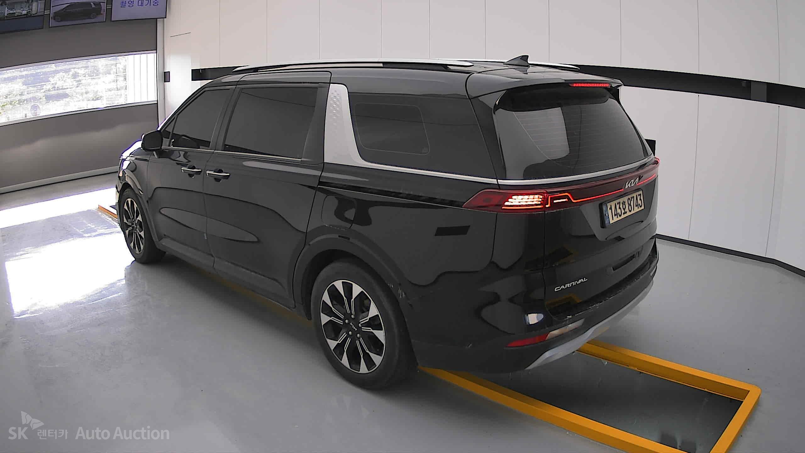 2022 - kia carnival
