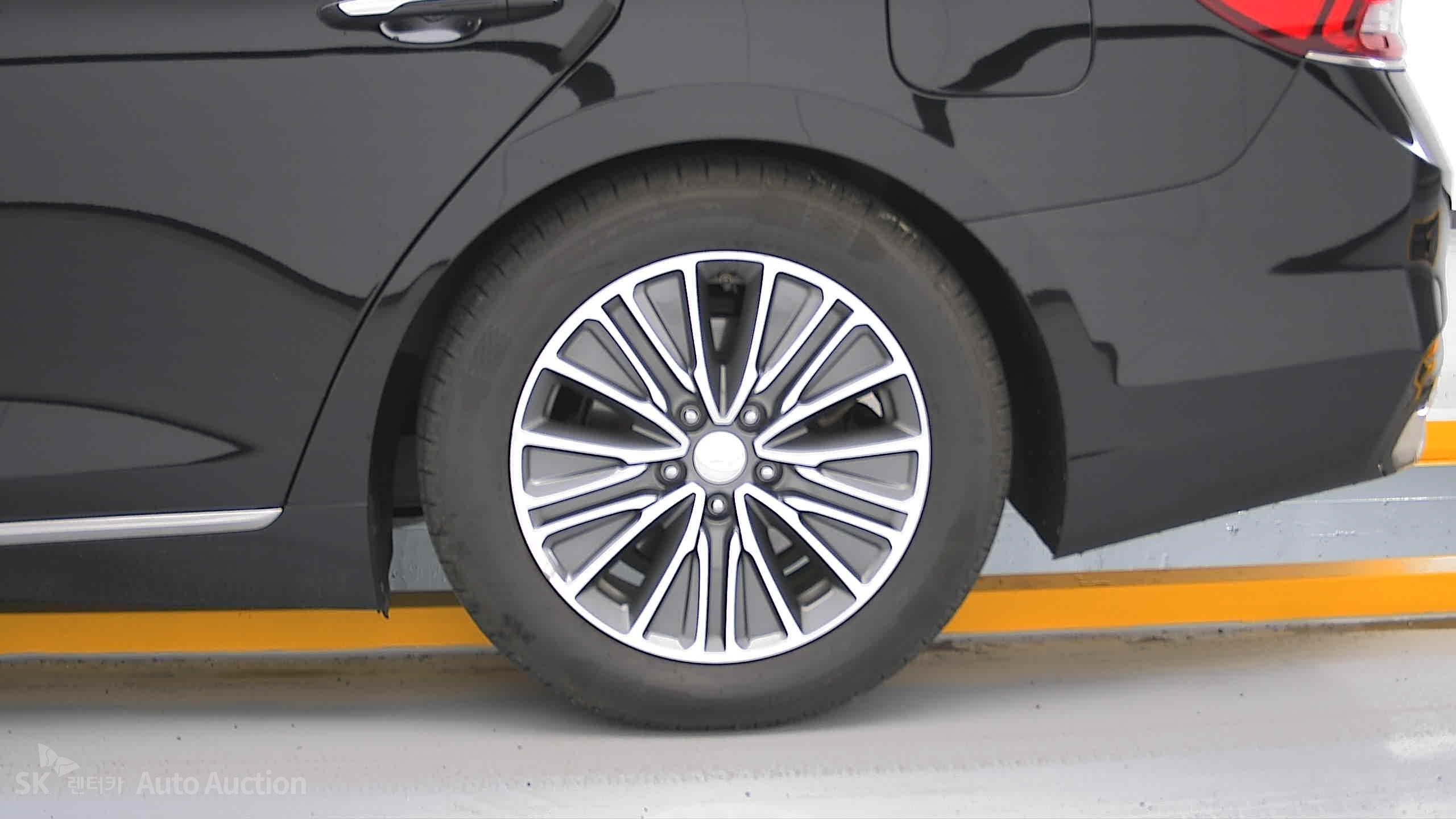 2018 - hyundai grandeur