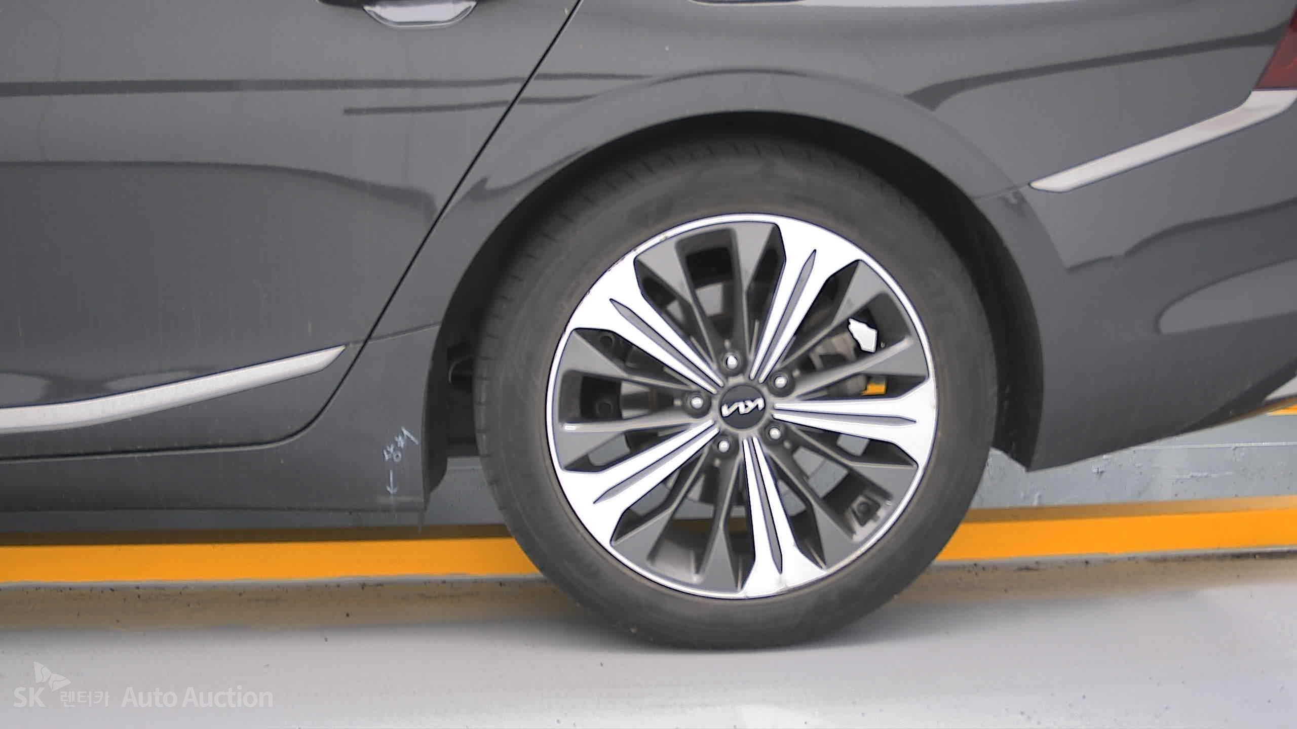 2022 - kia k8