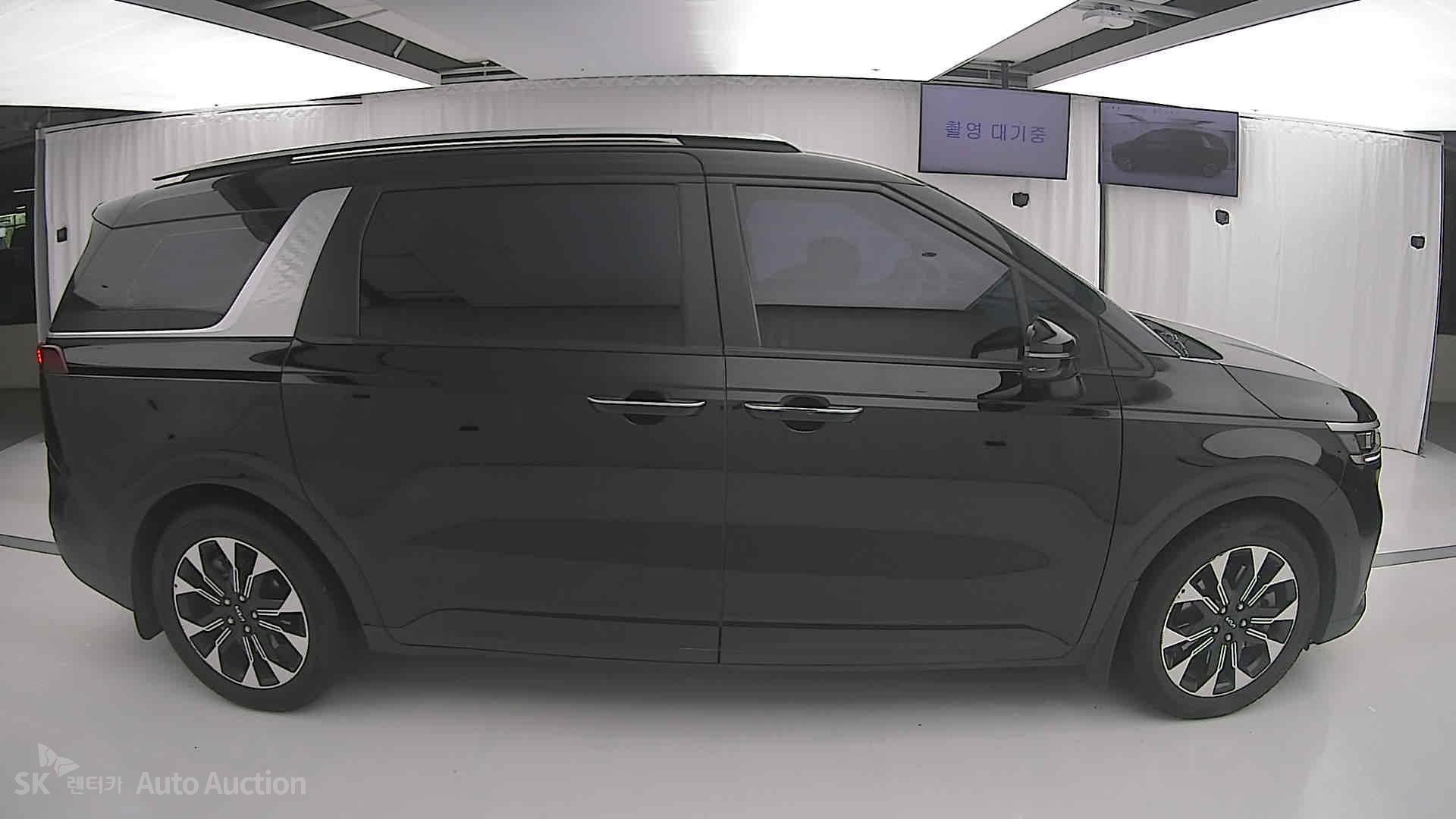 2023 - kia carnival
