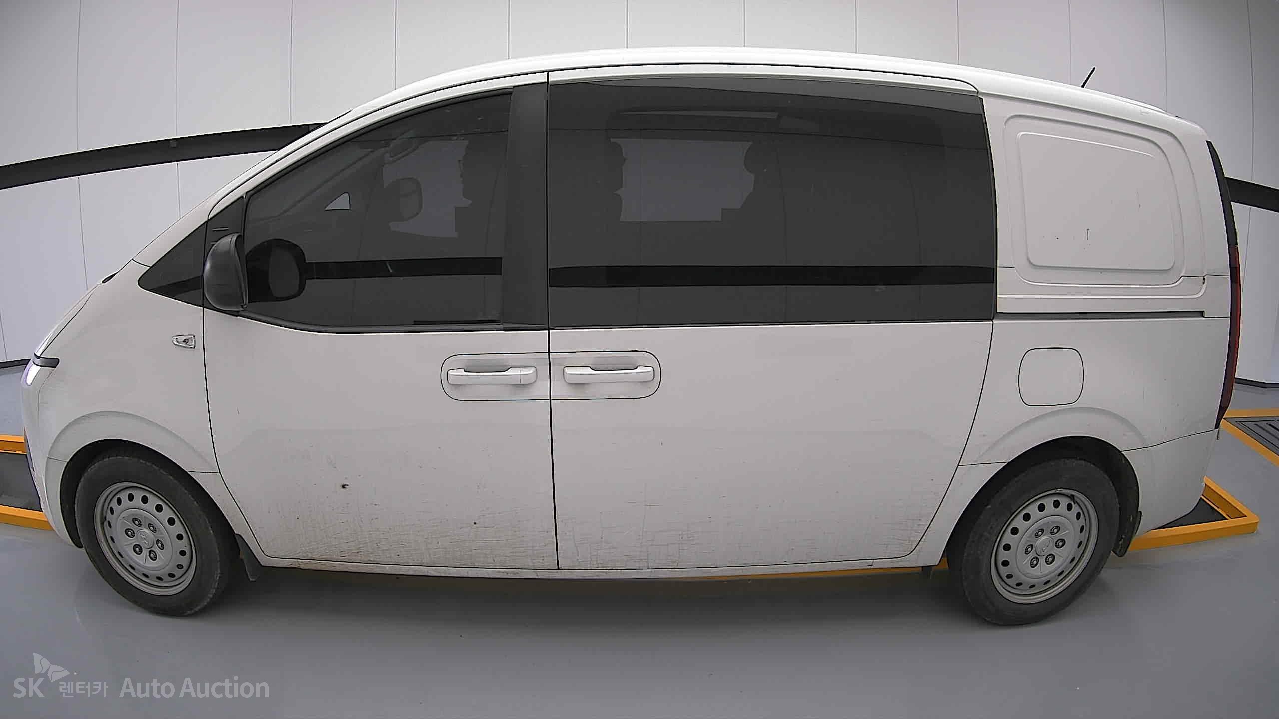2022 - hyundai staria