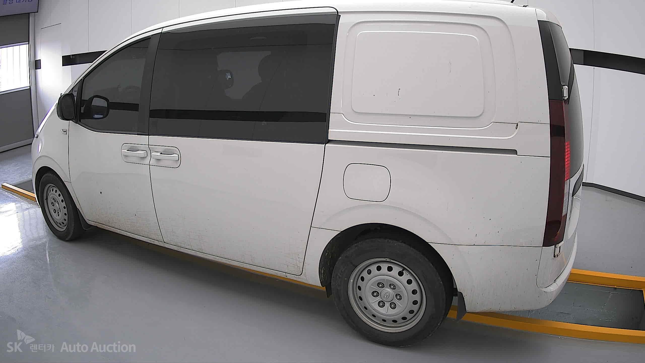 2022 - hyundai staria