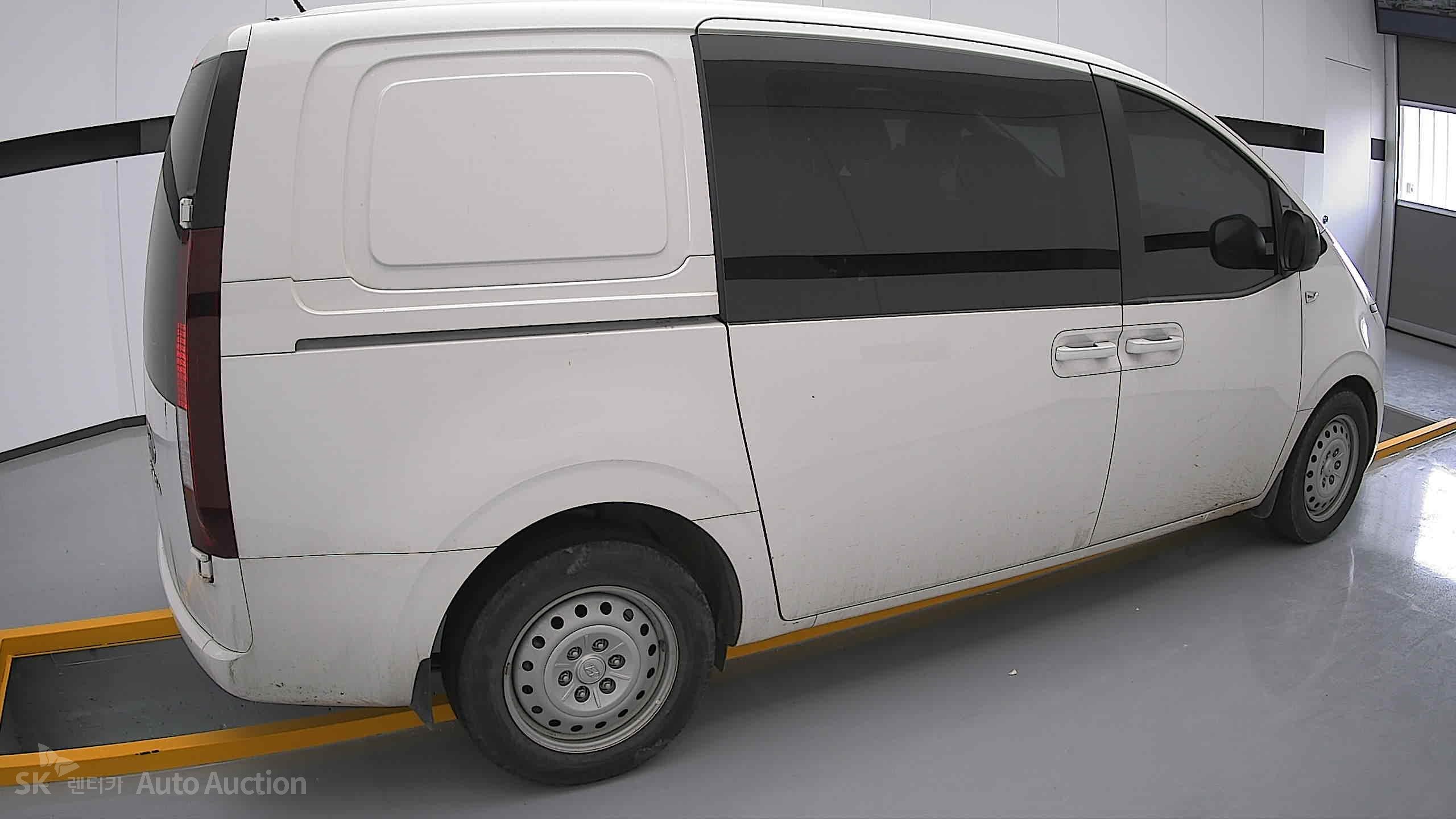 2022 - hyundai staria
