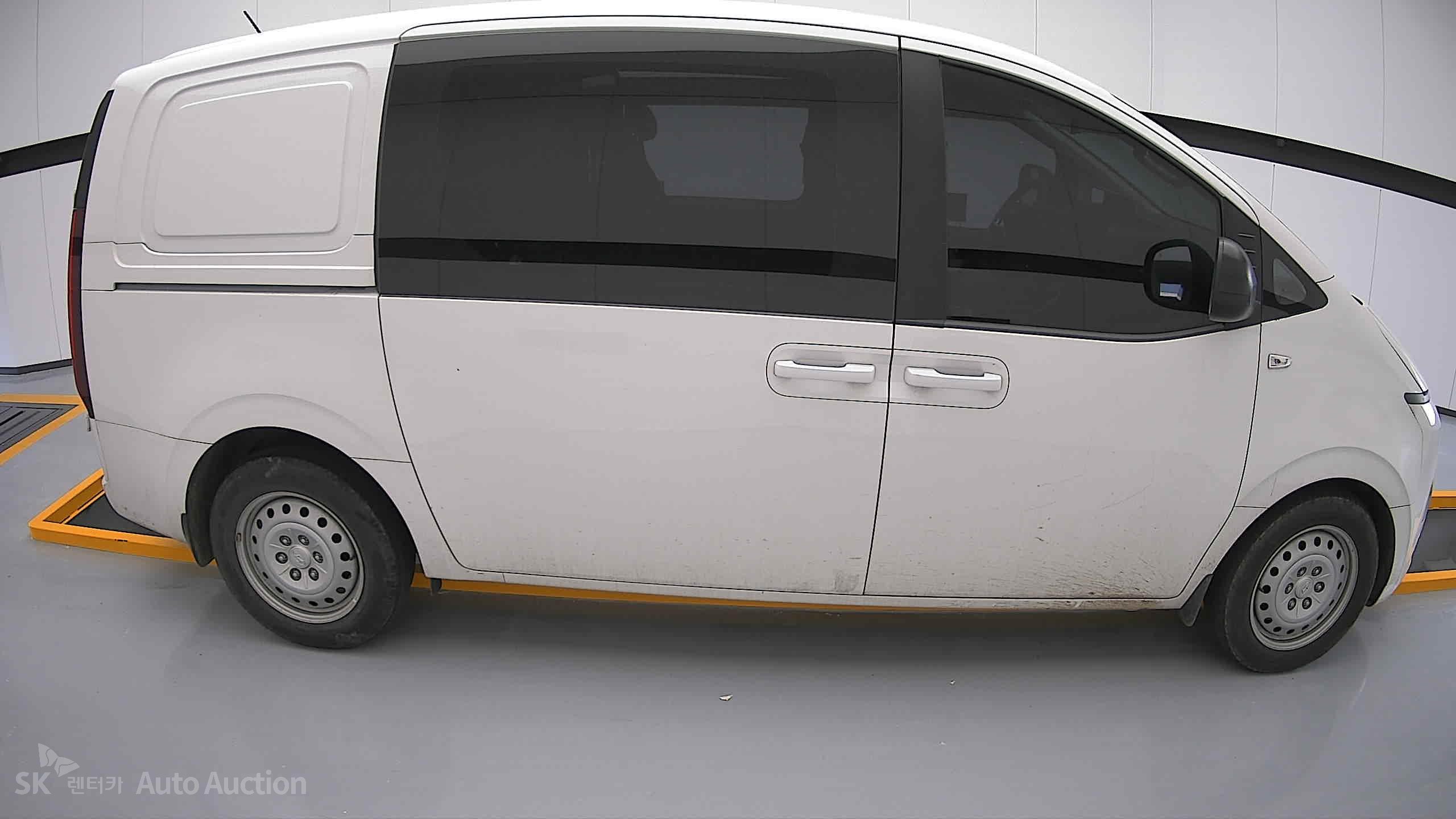 2022 - hyundai staria
