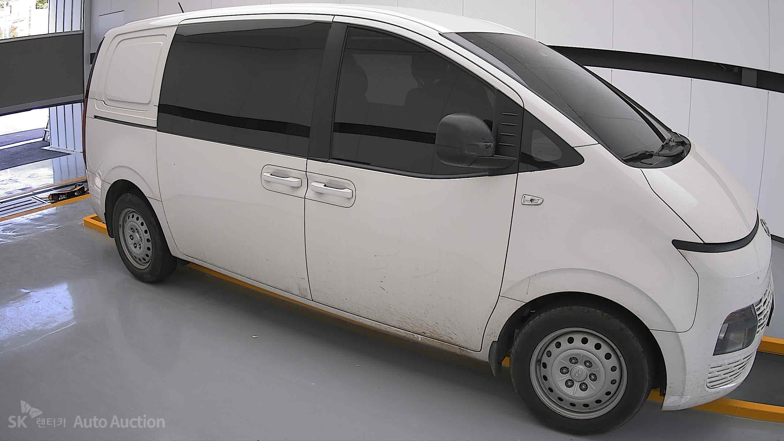 2022 - hyundai staria