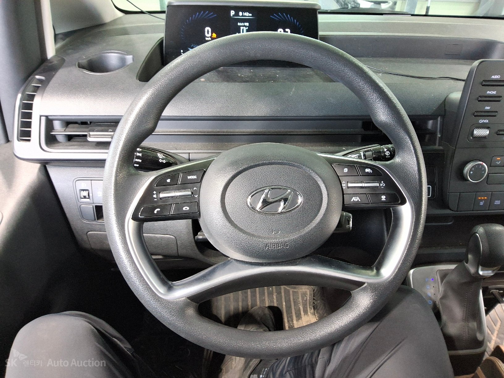 2022 - hyundai staria