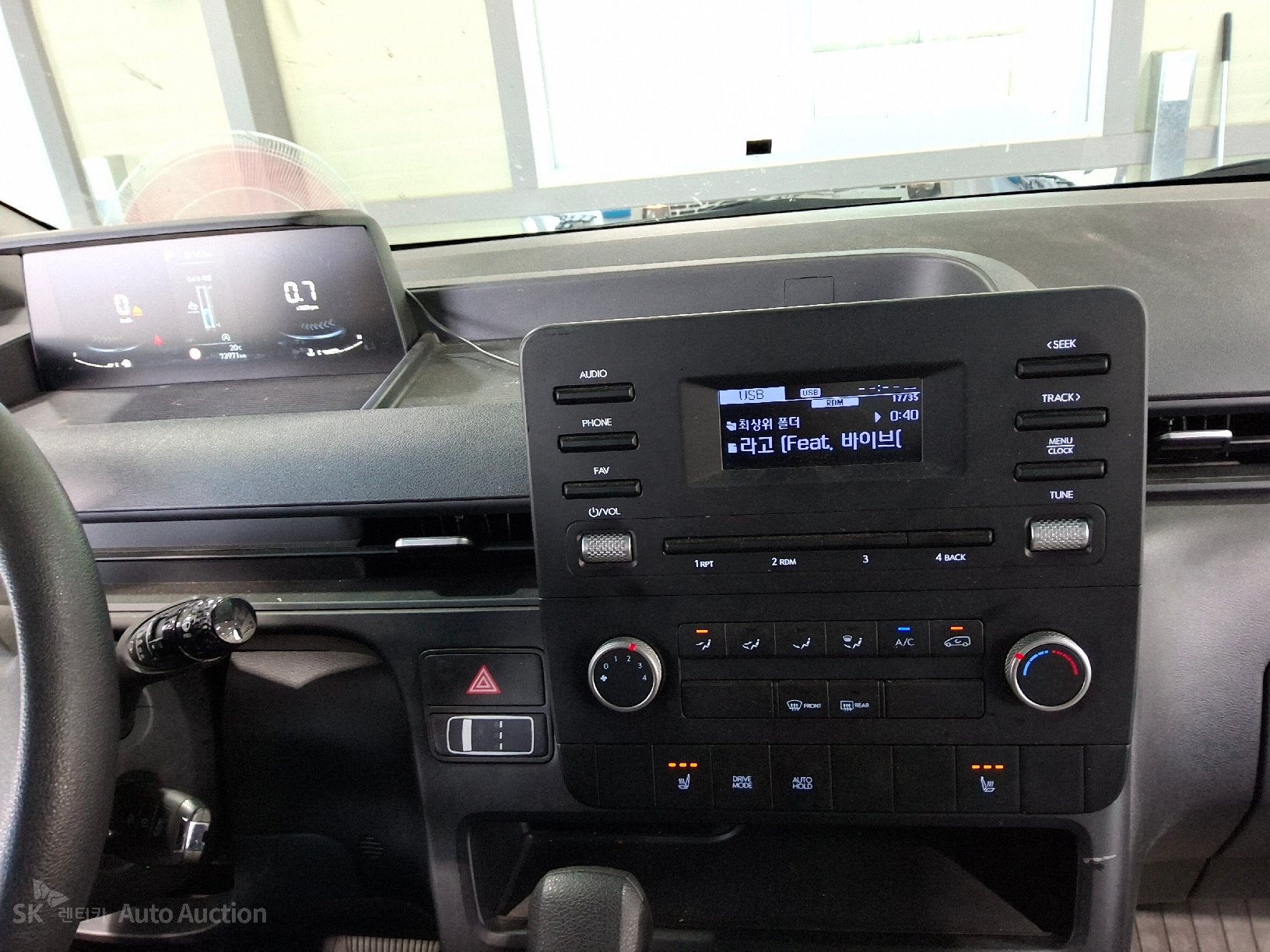 2022 - hyundai staria