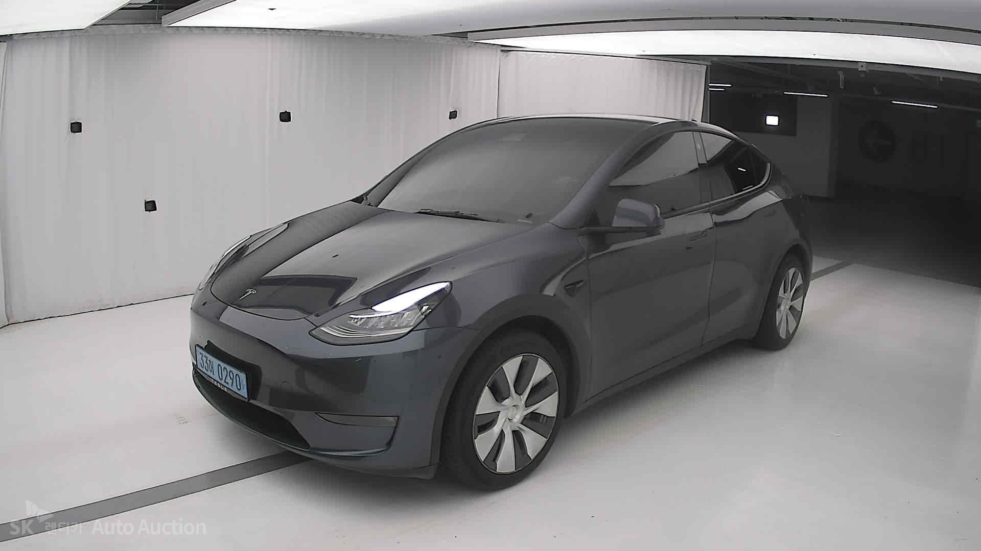 2022 - tesla model y