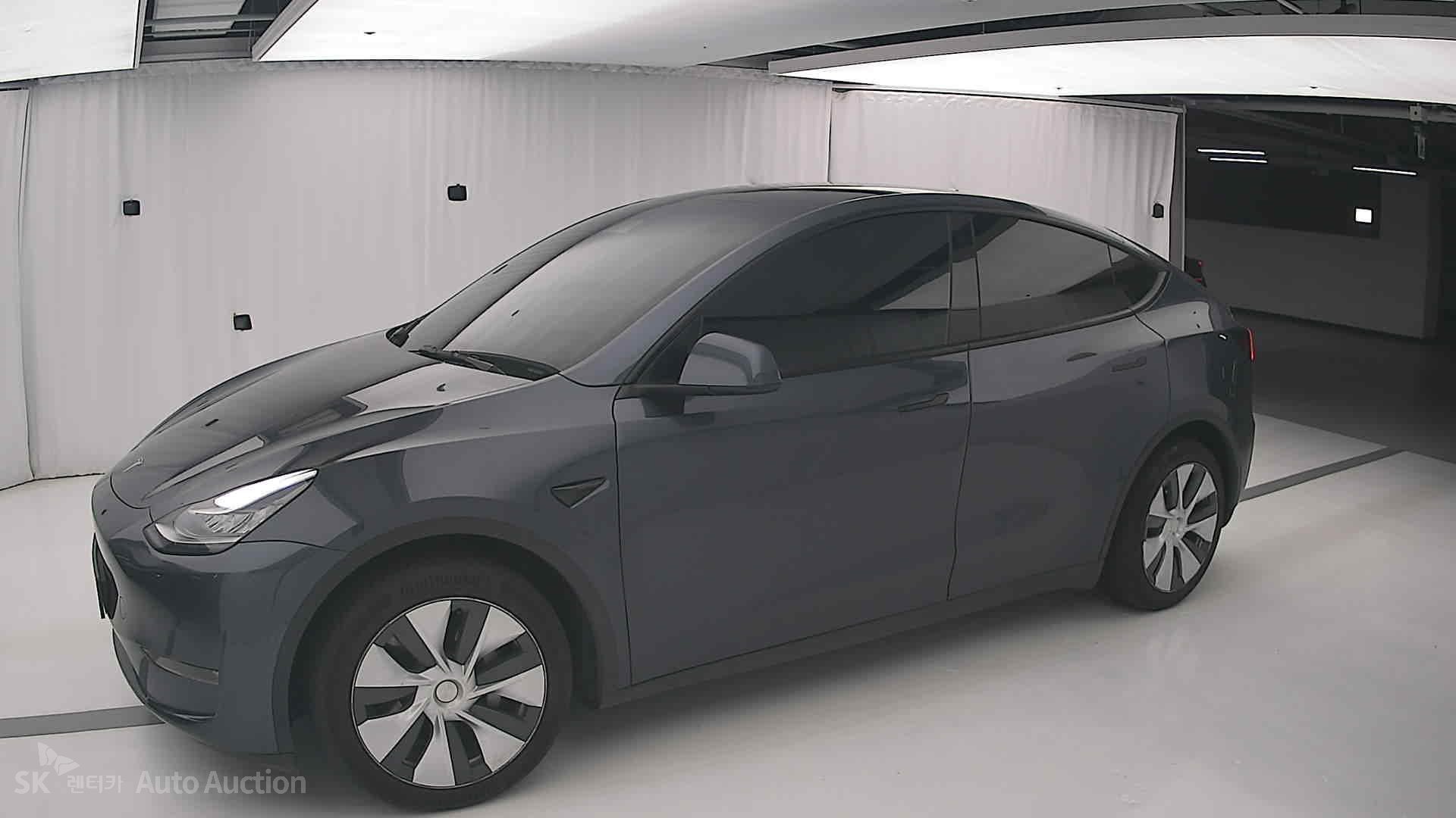 2022 - tesla model y