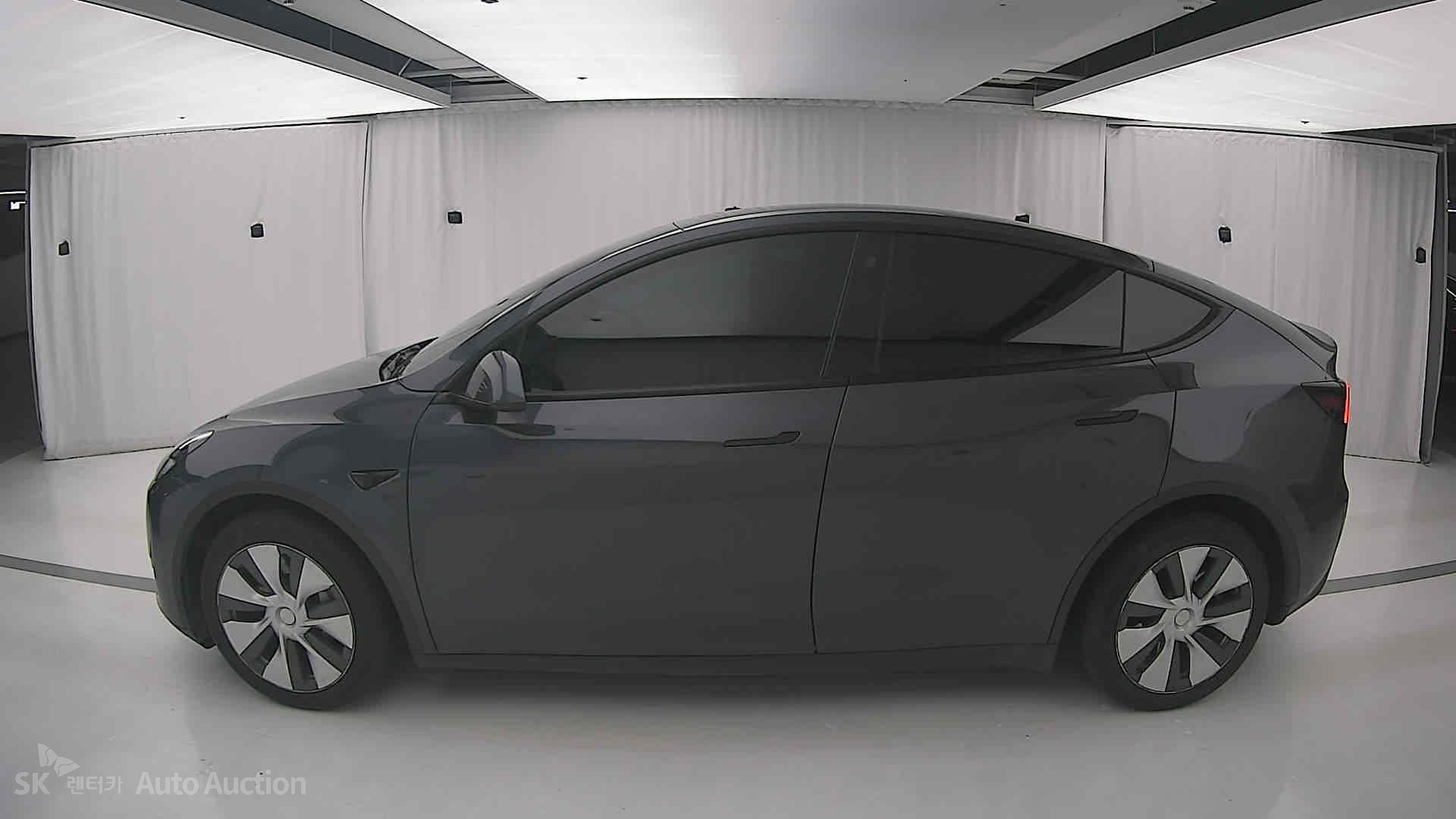 2022 - tesla model y
