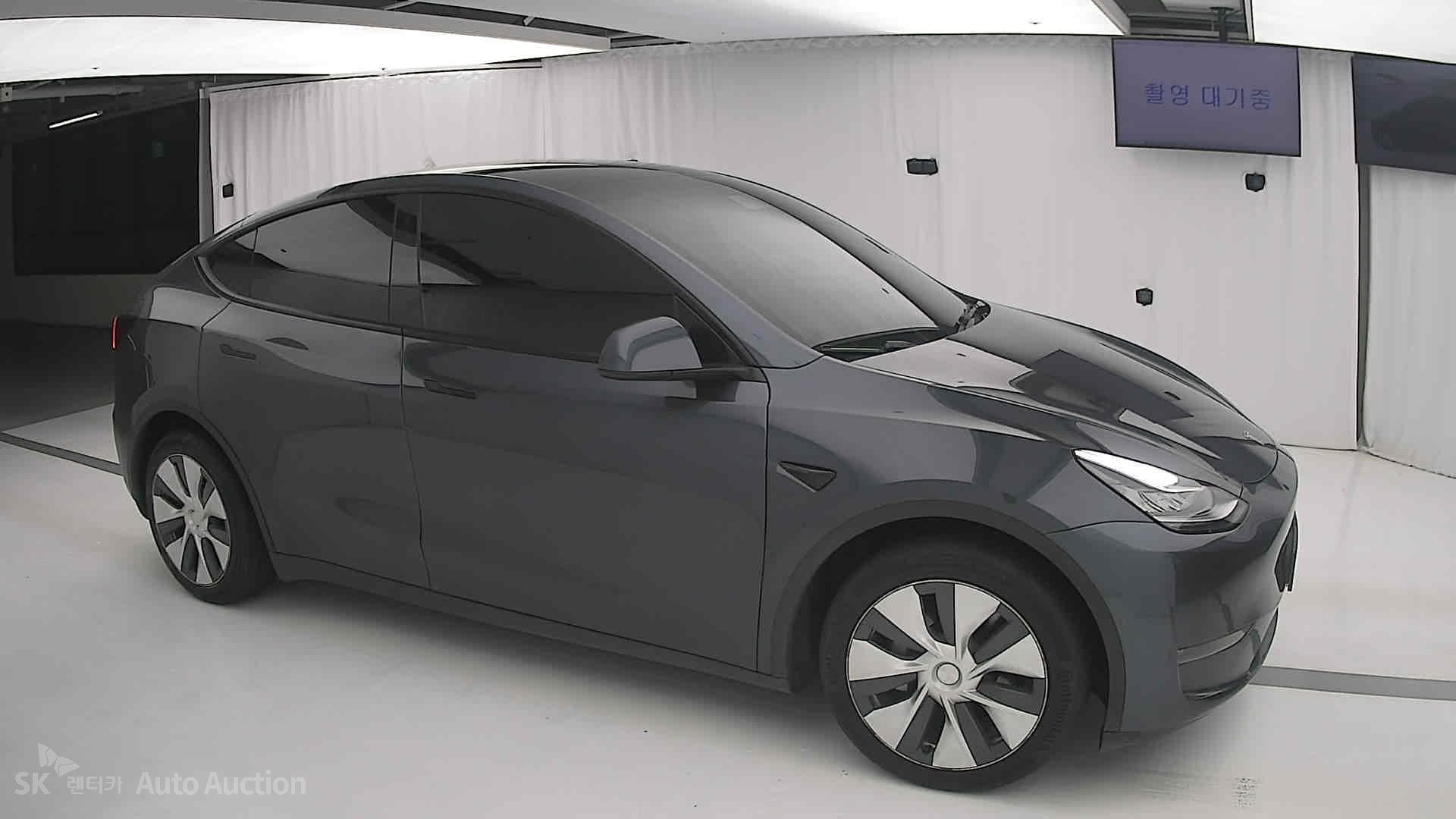2022 - tesla model y