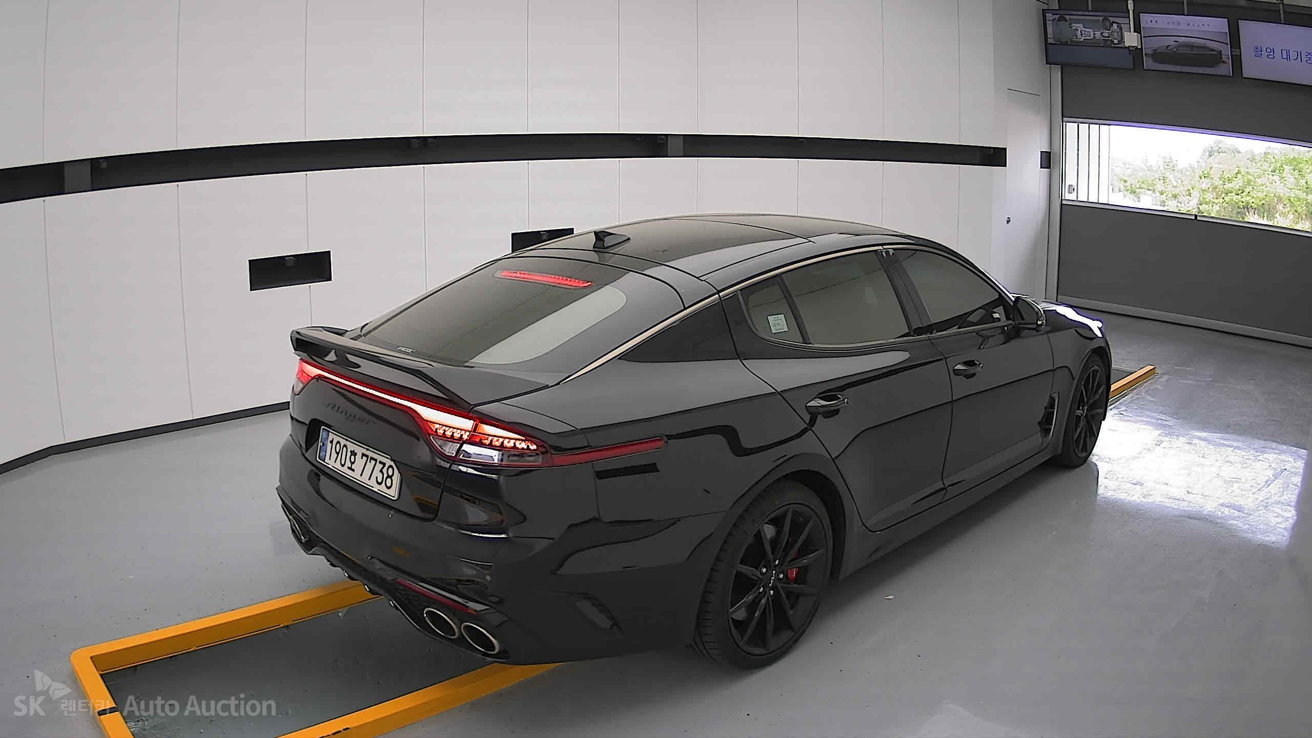 2023 - kia stinger