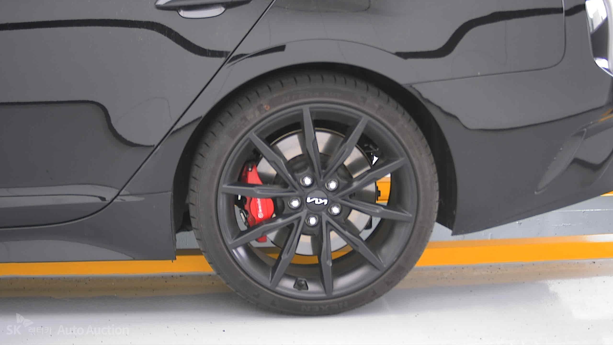 2023 - kia stinger