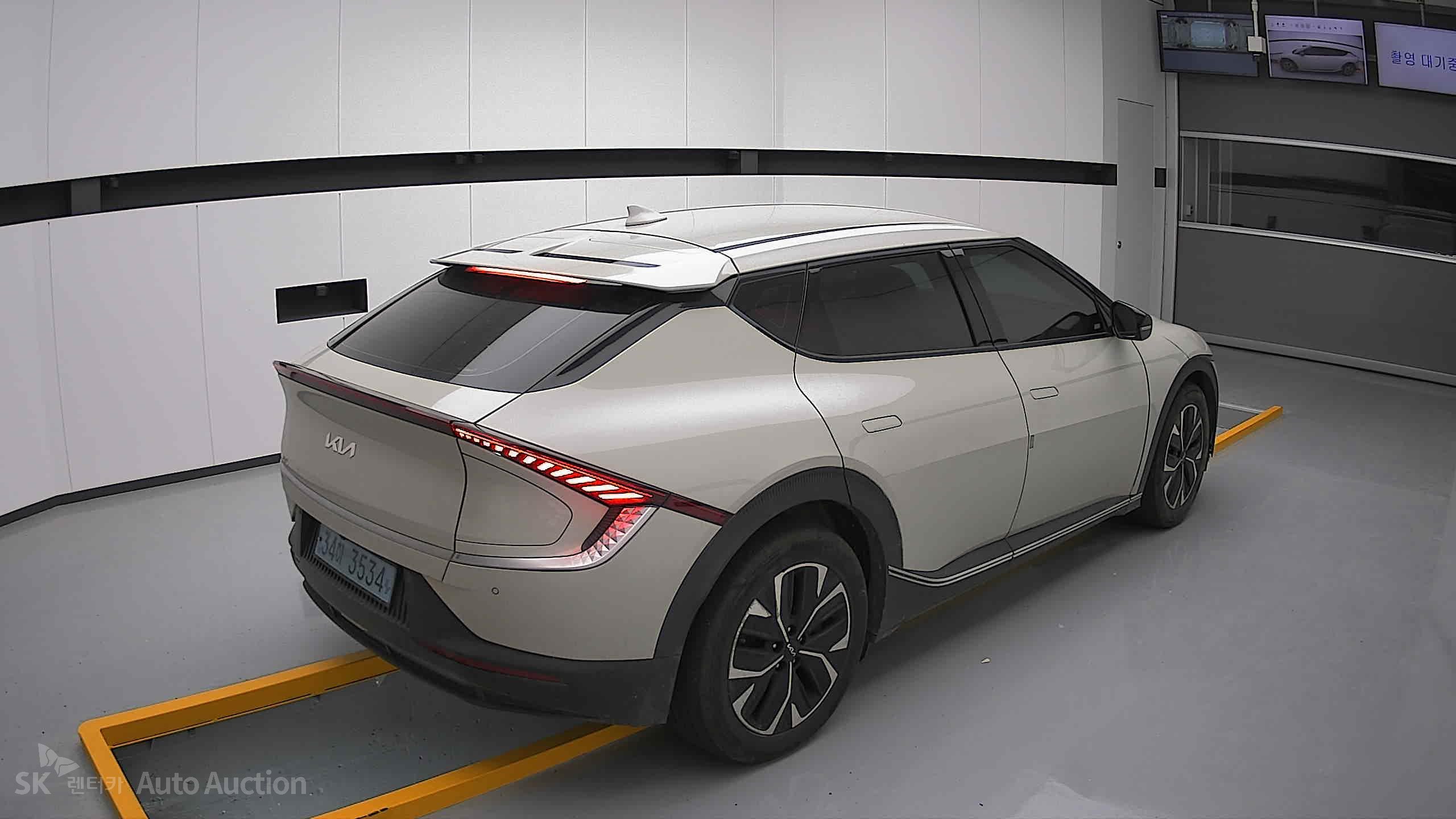 2022 - kia ev6