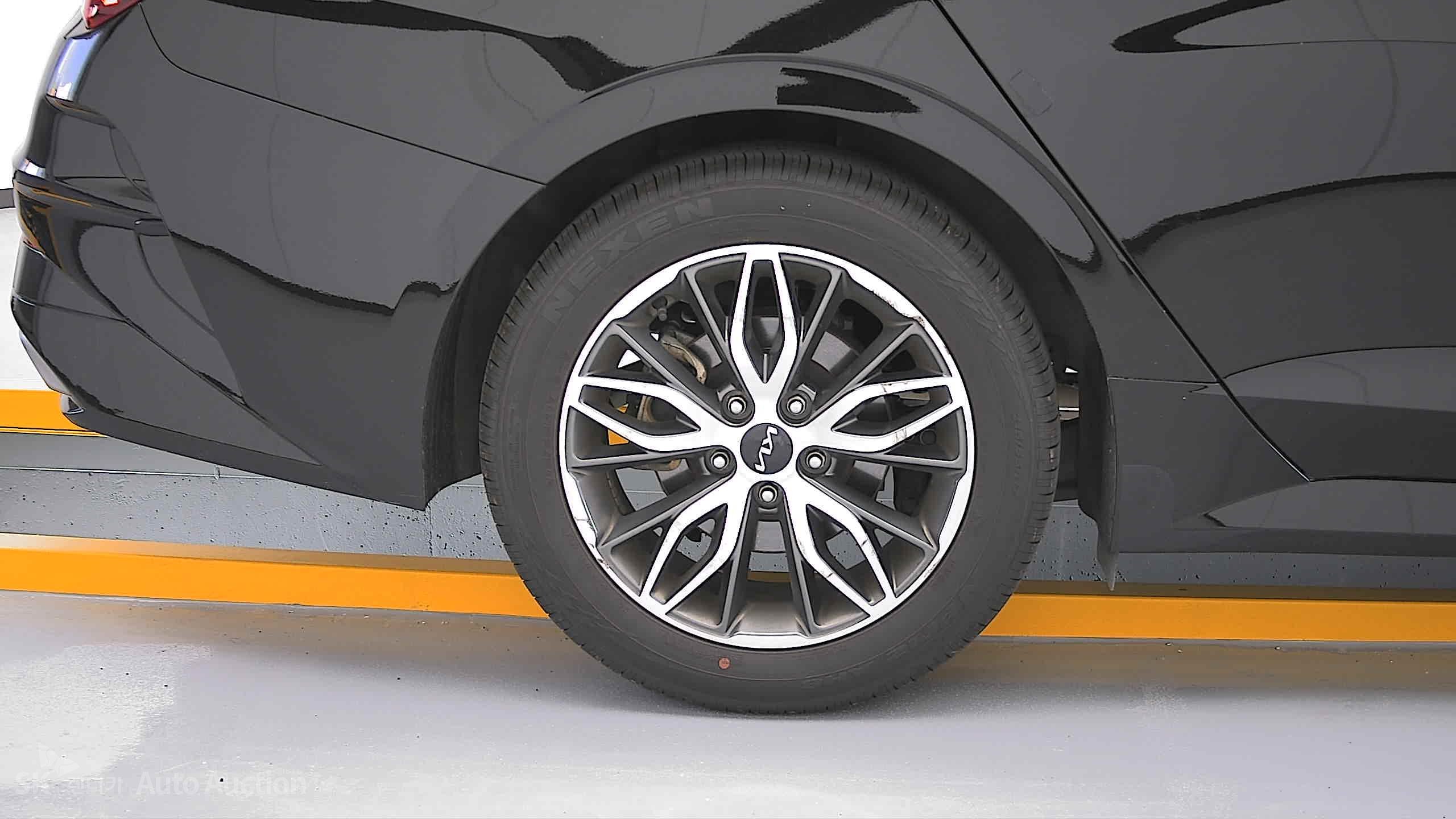 2022 - kia k5