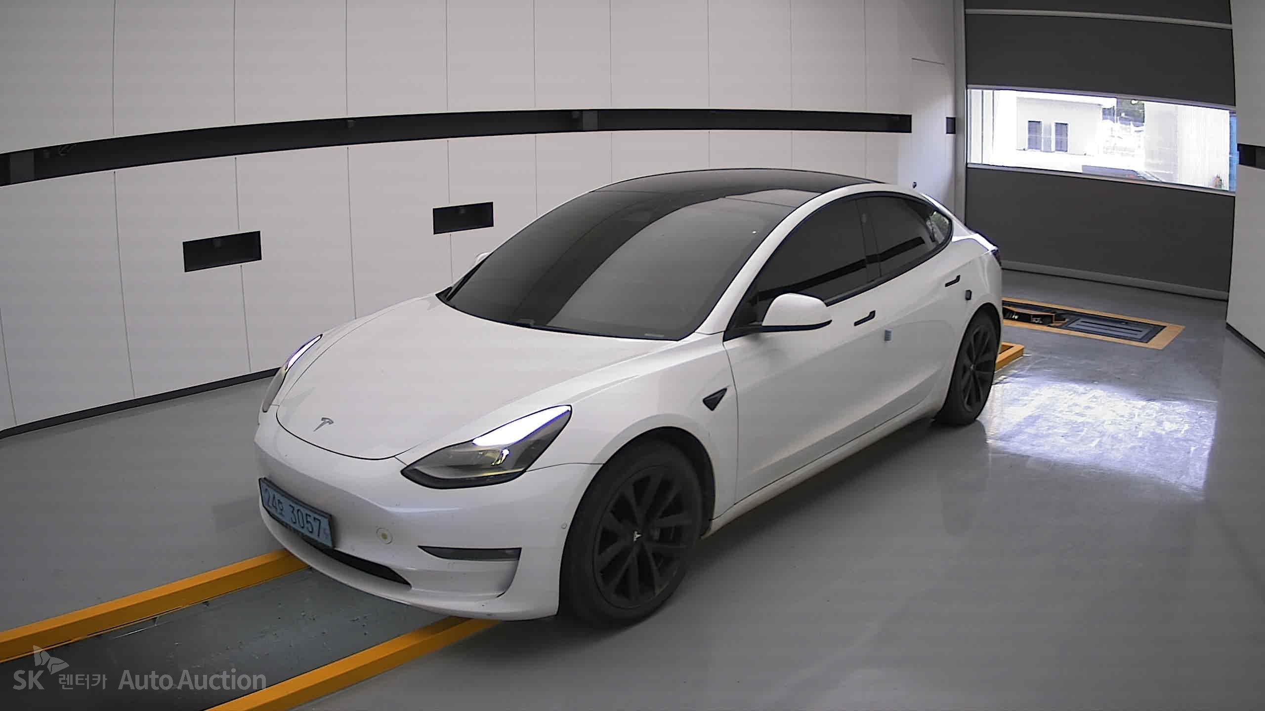 2021 - tesla model 3