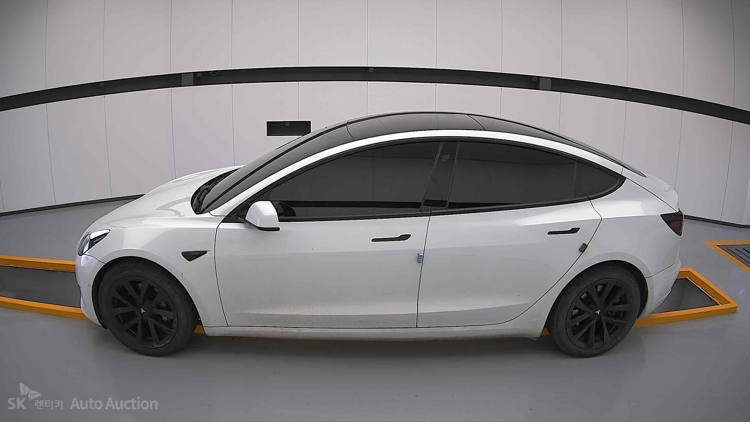 2021 - tesla model 3