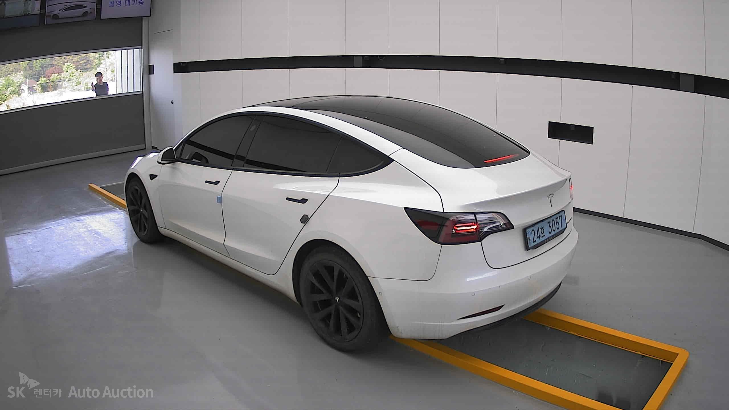 2021 - tesla model 3