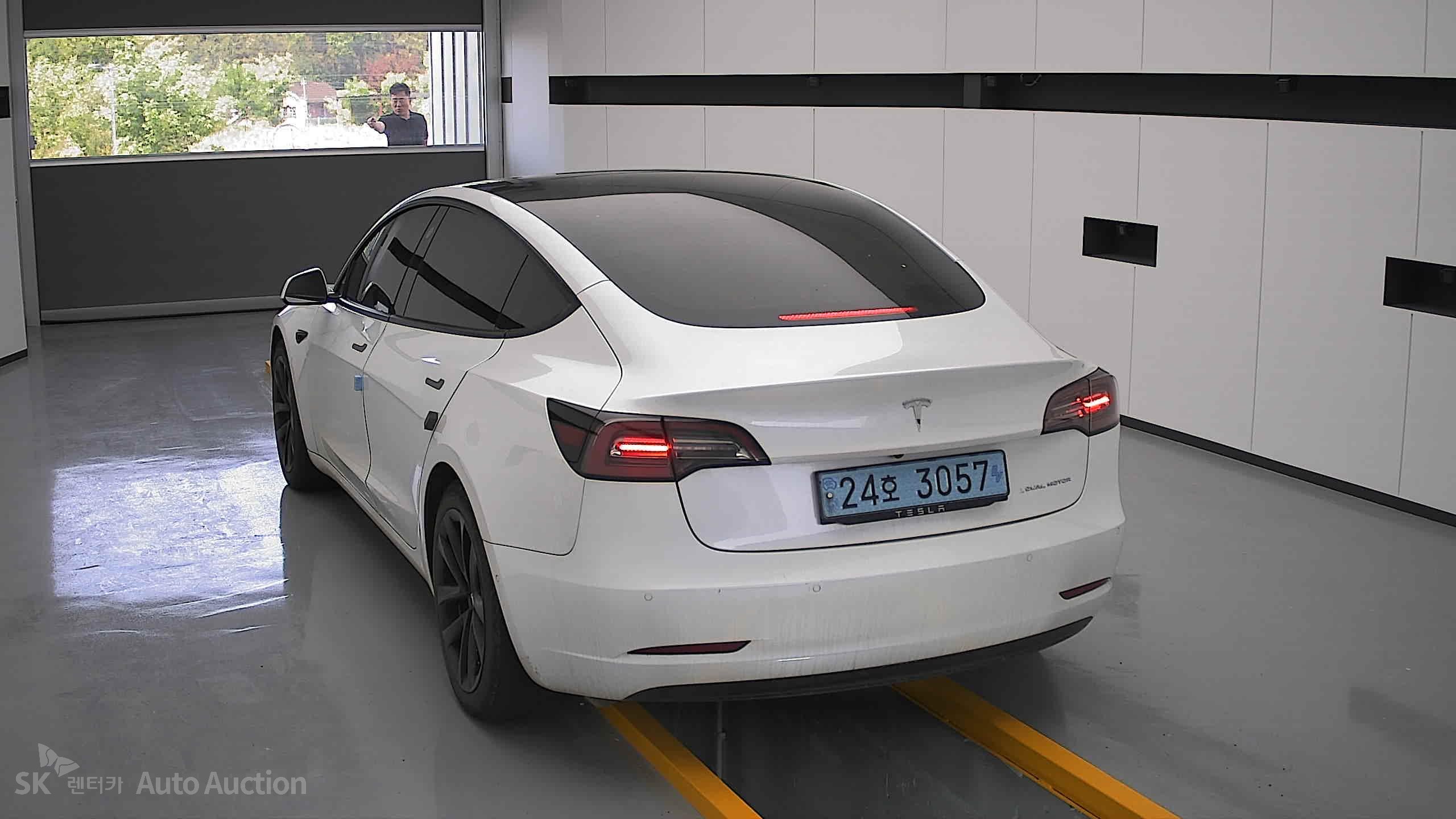 2021 - tesla model 3