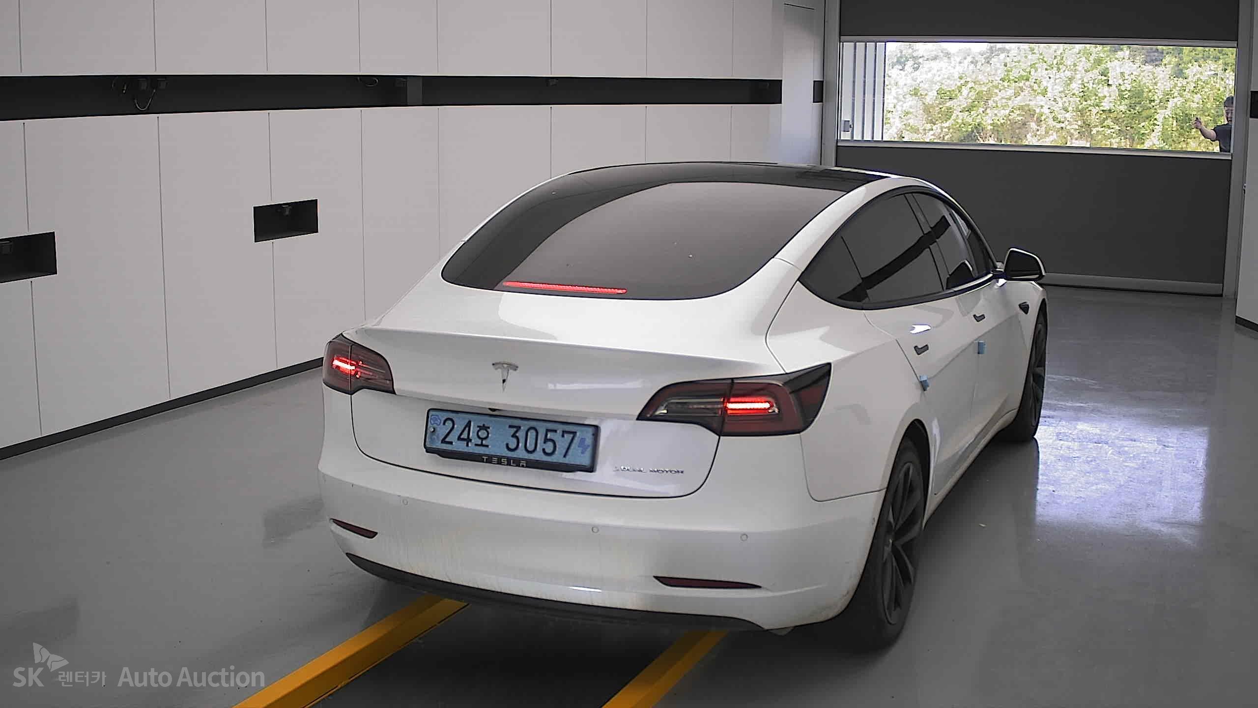 2021 - tesla model 3