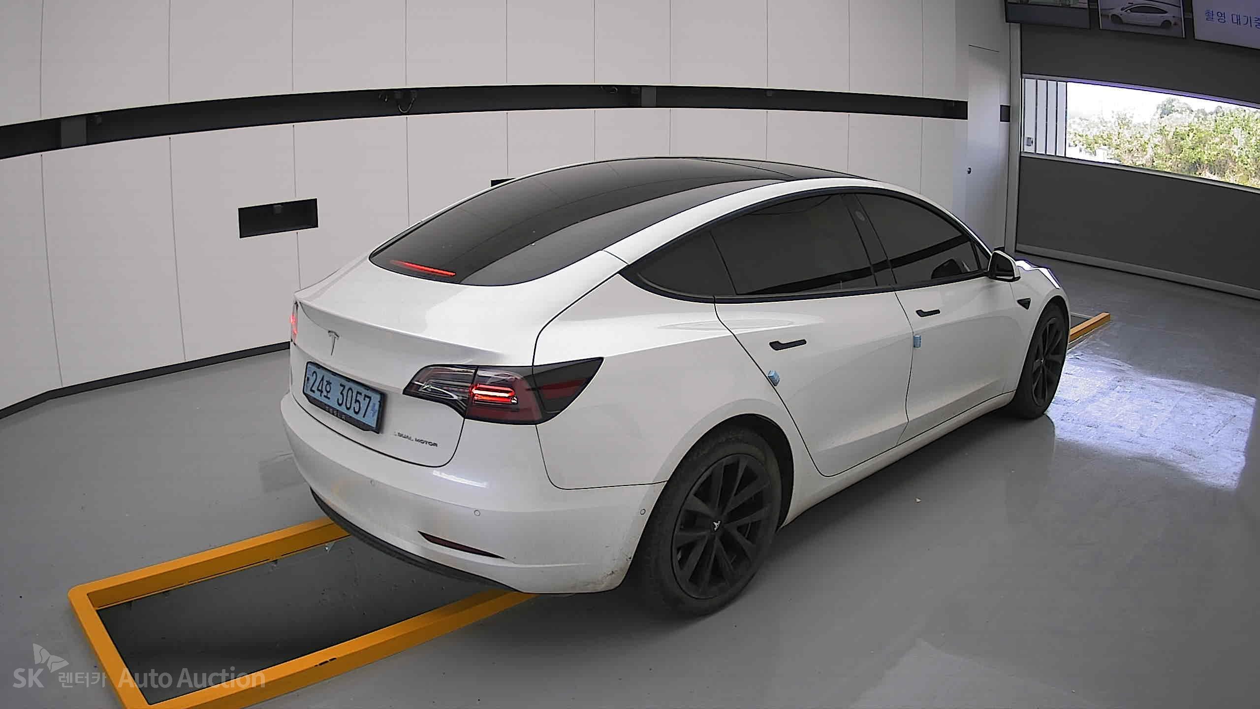 2021 - tesla model 3