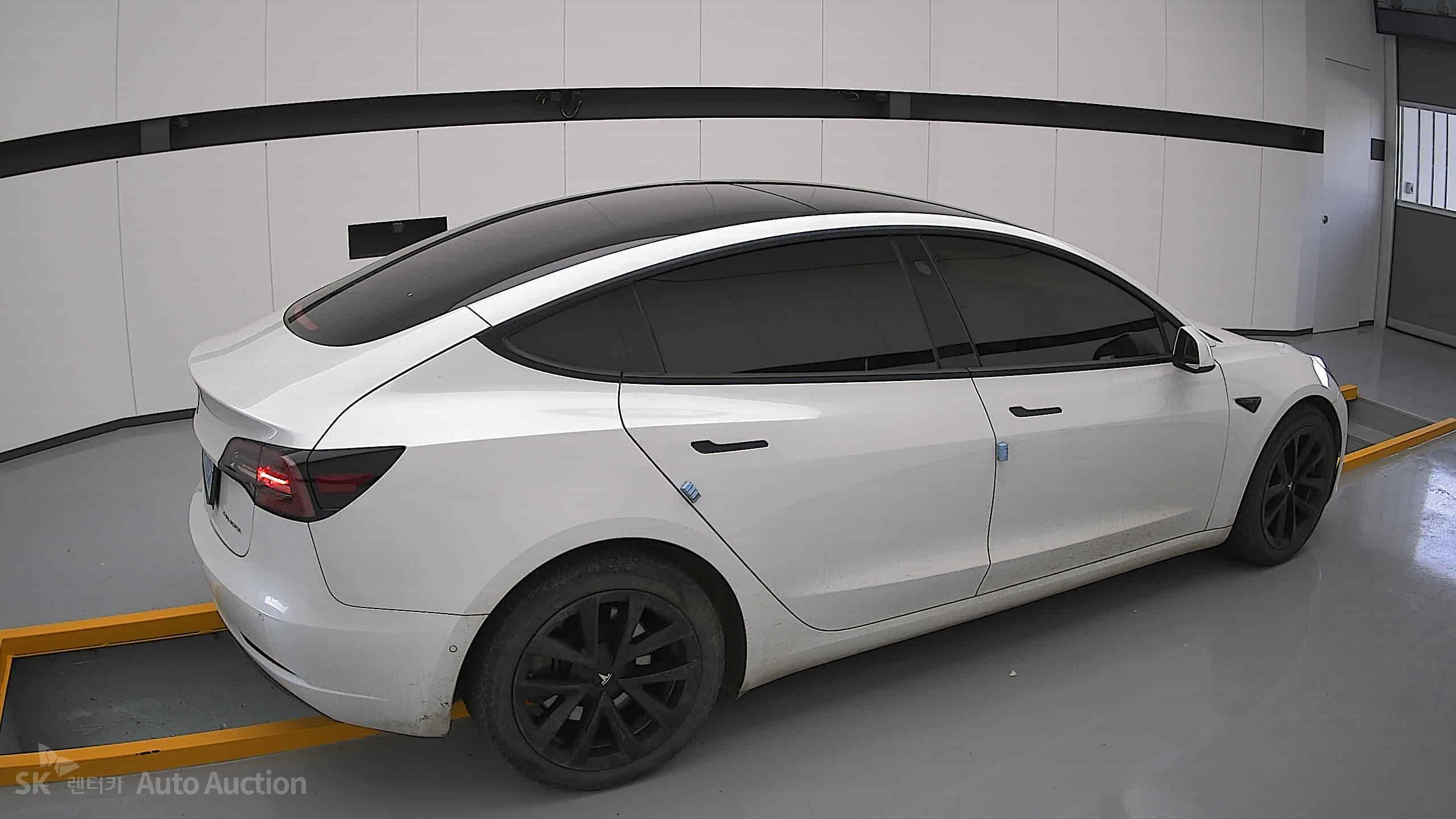 2021 - tesla model 3