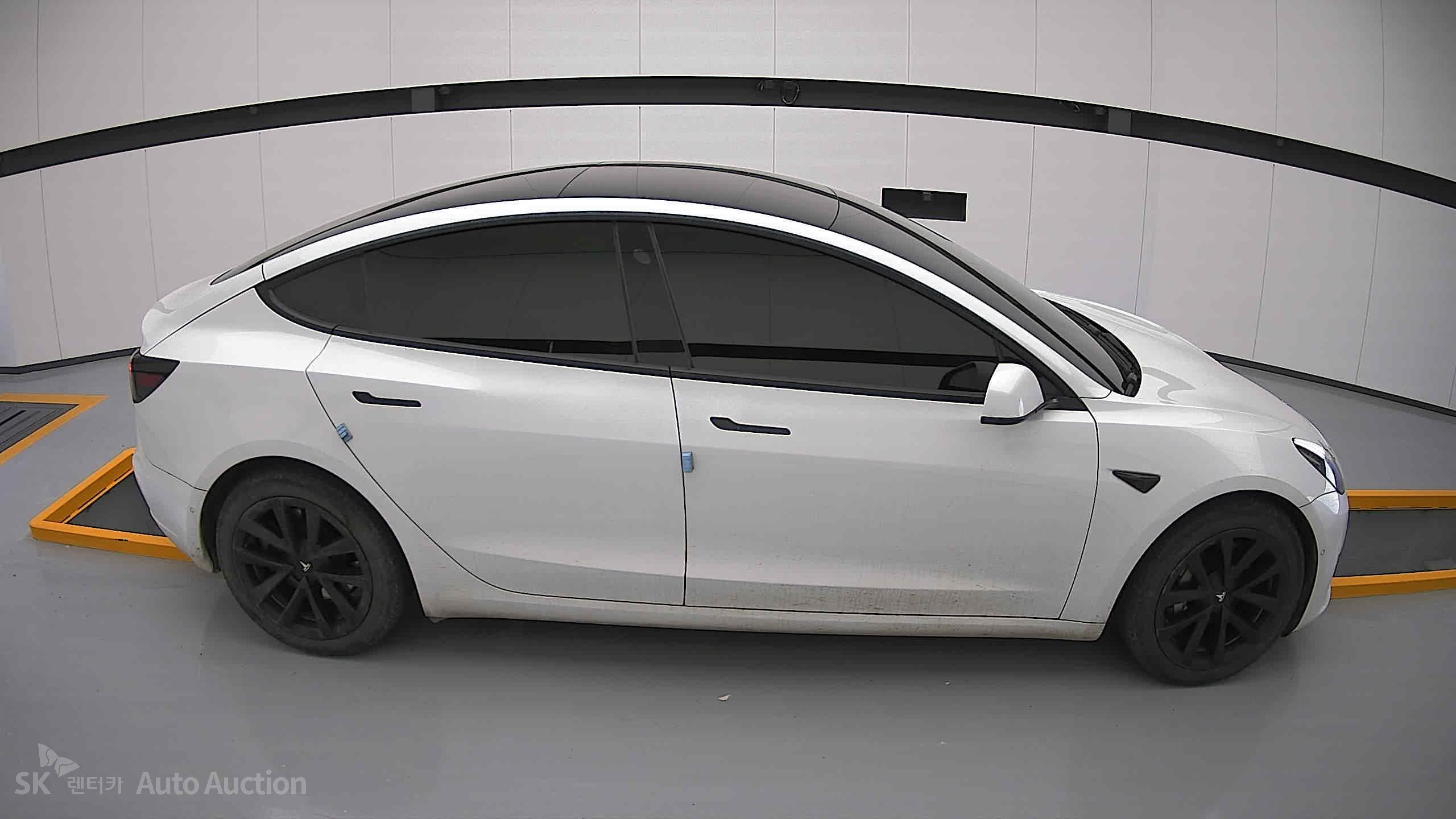 2021 - tesla model 3