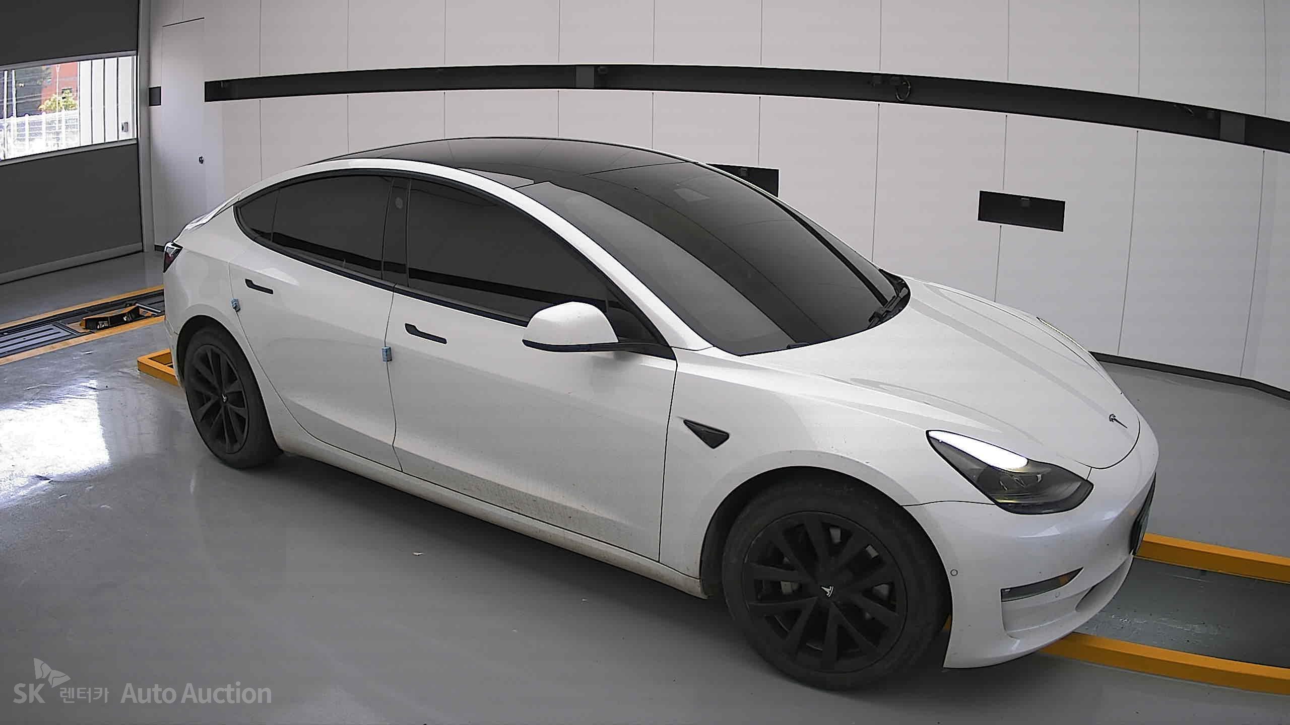 2021 - tesla model 3