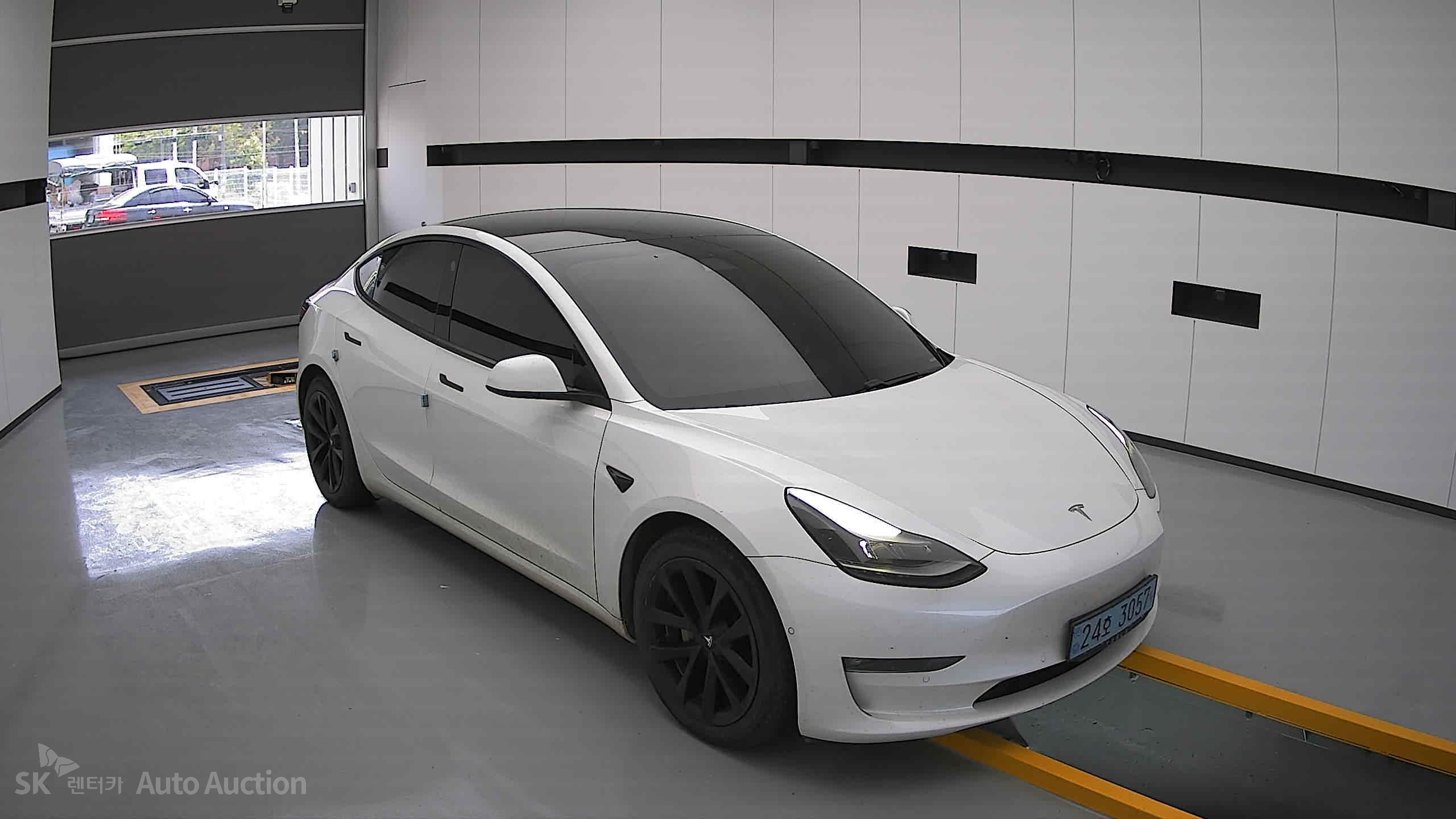 2021 - tesla model 3