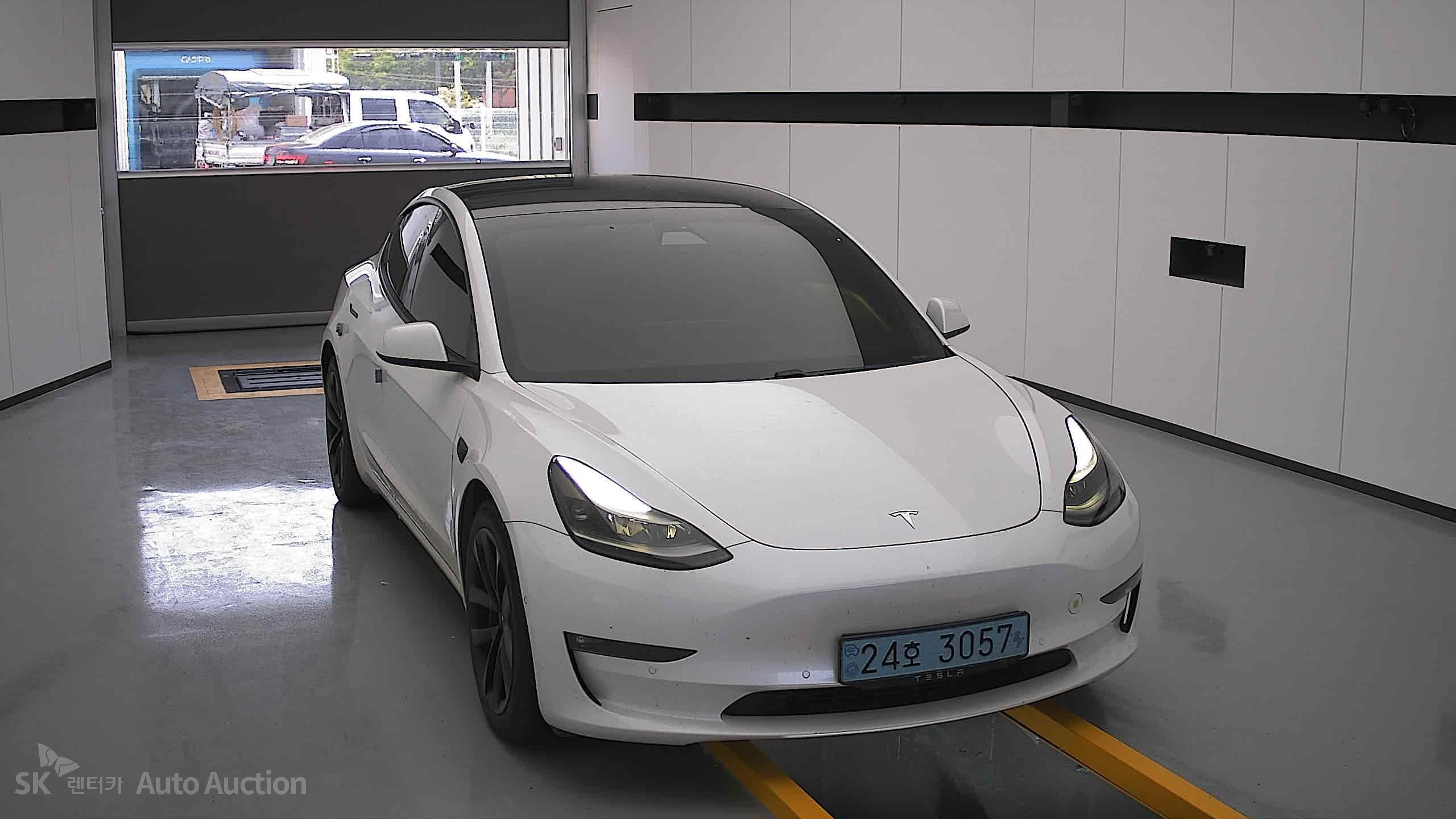 2021 - tesla model 3