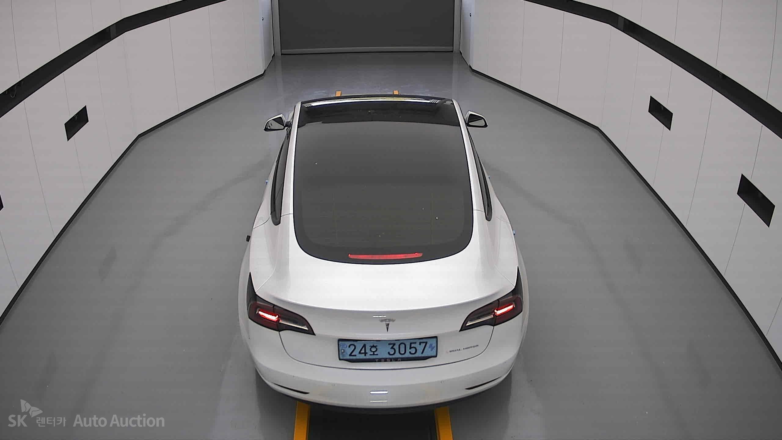 2021 - tesla model 3