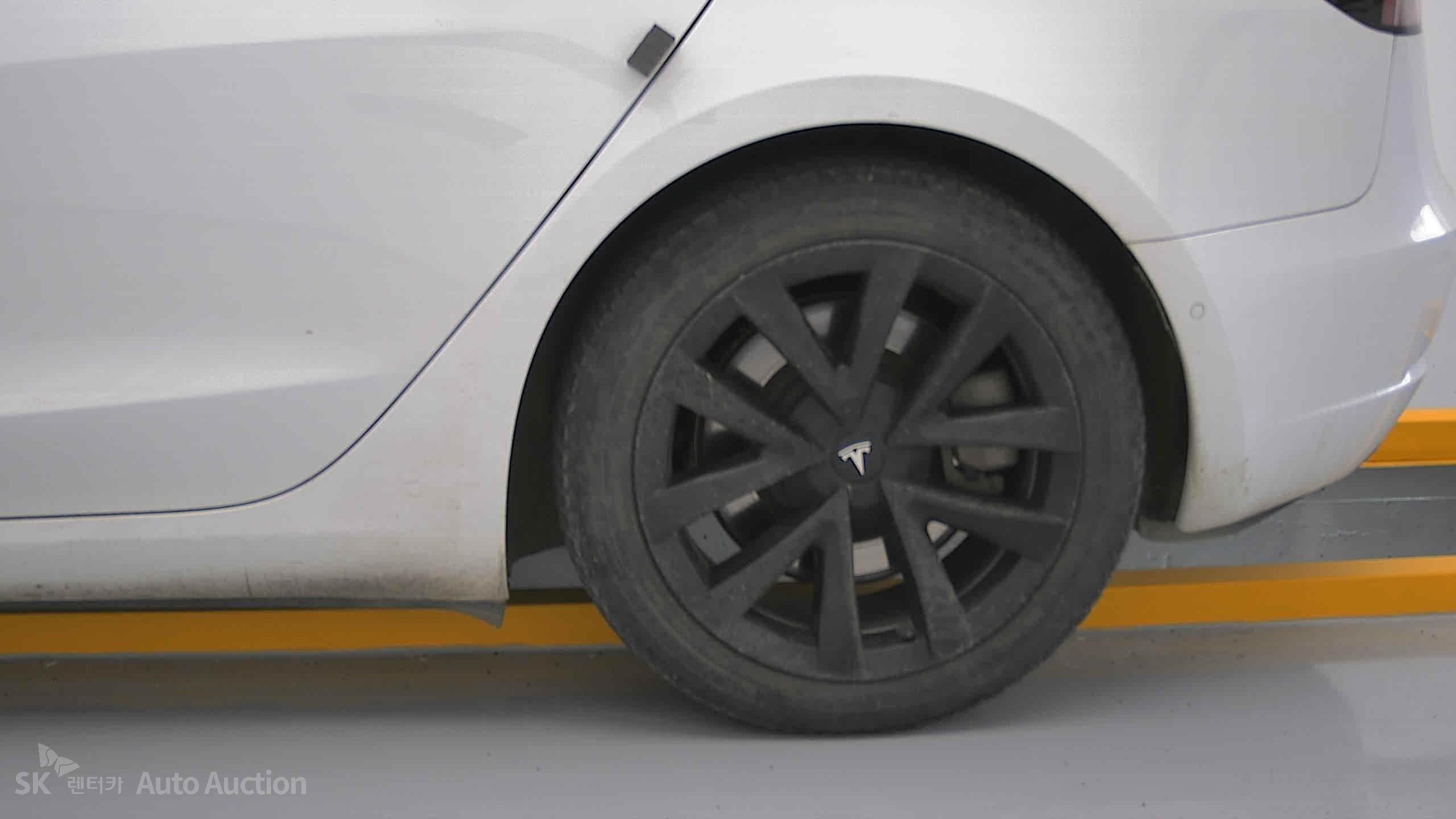 2021 - tesla model 3