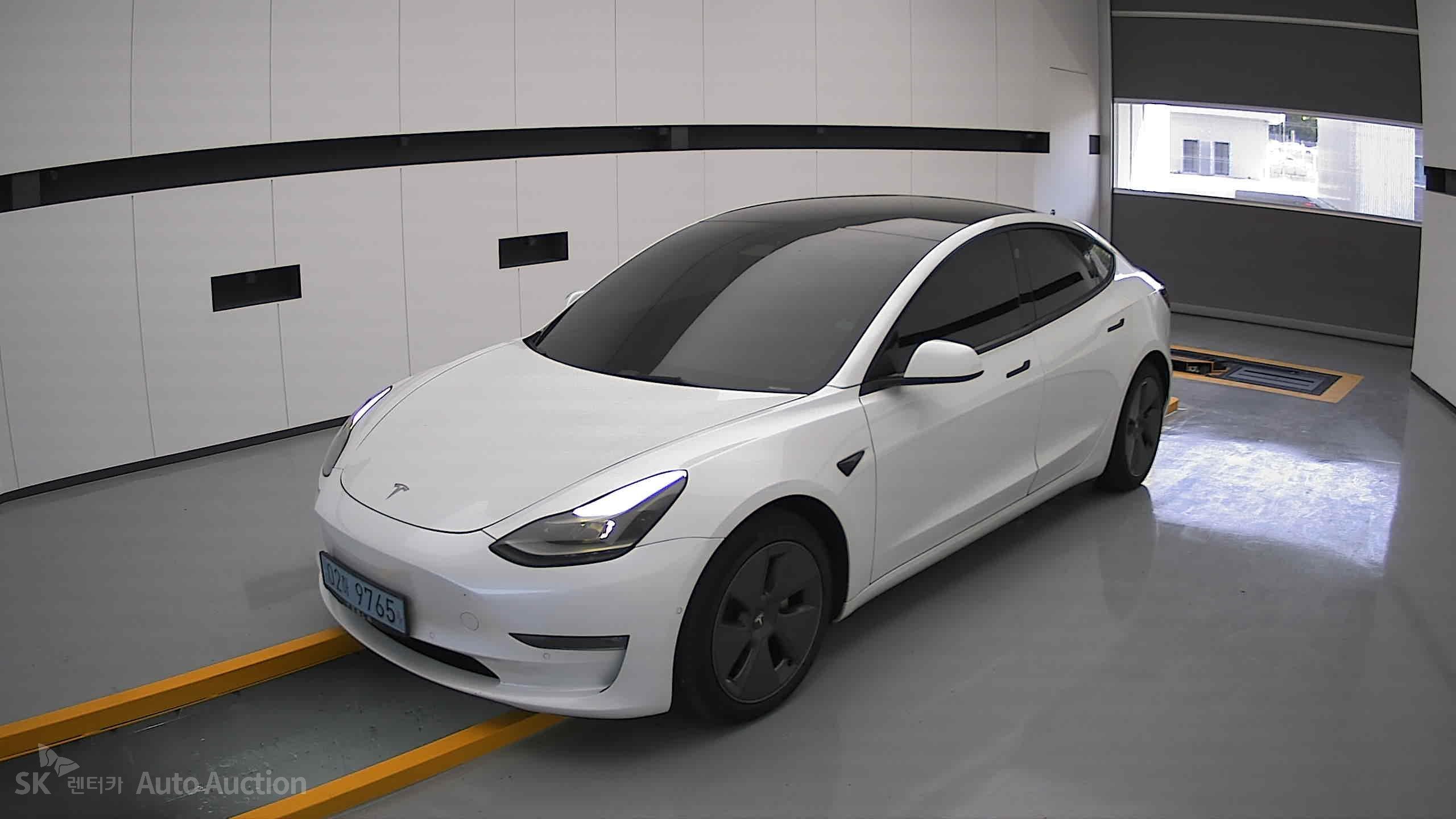 2022 - tesla model 3