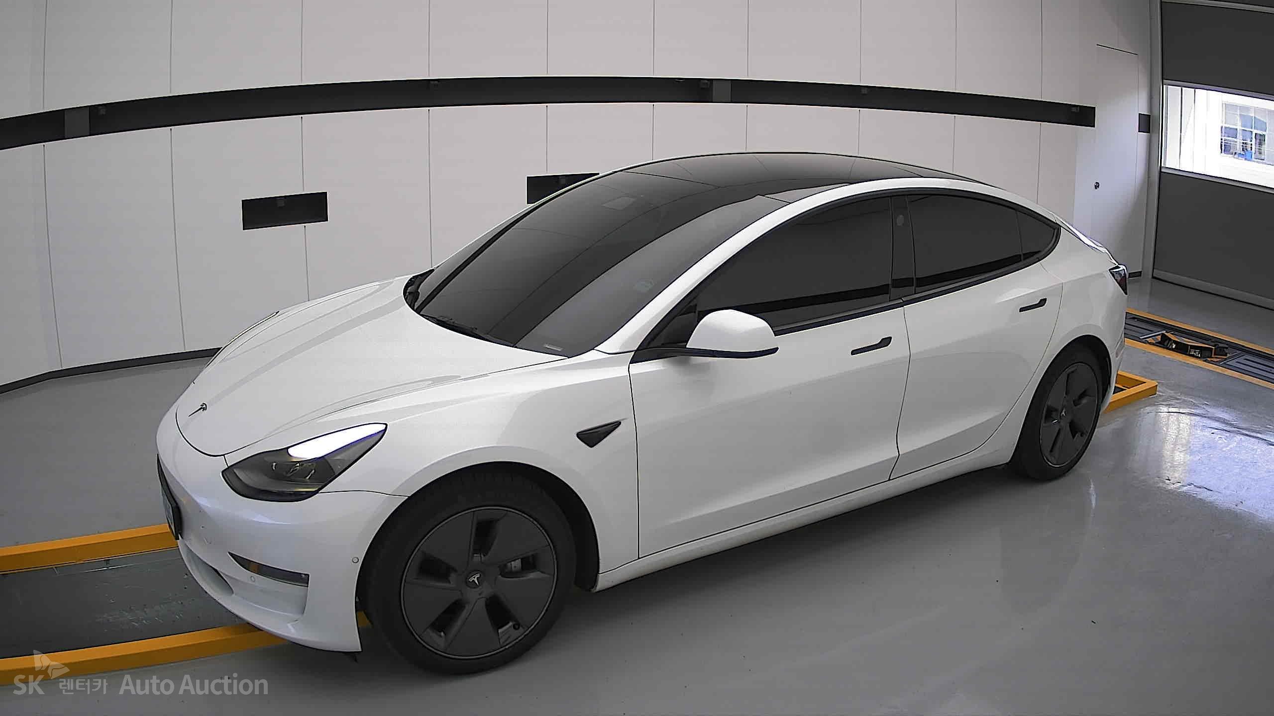 2022 - tesla model 3