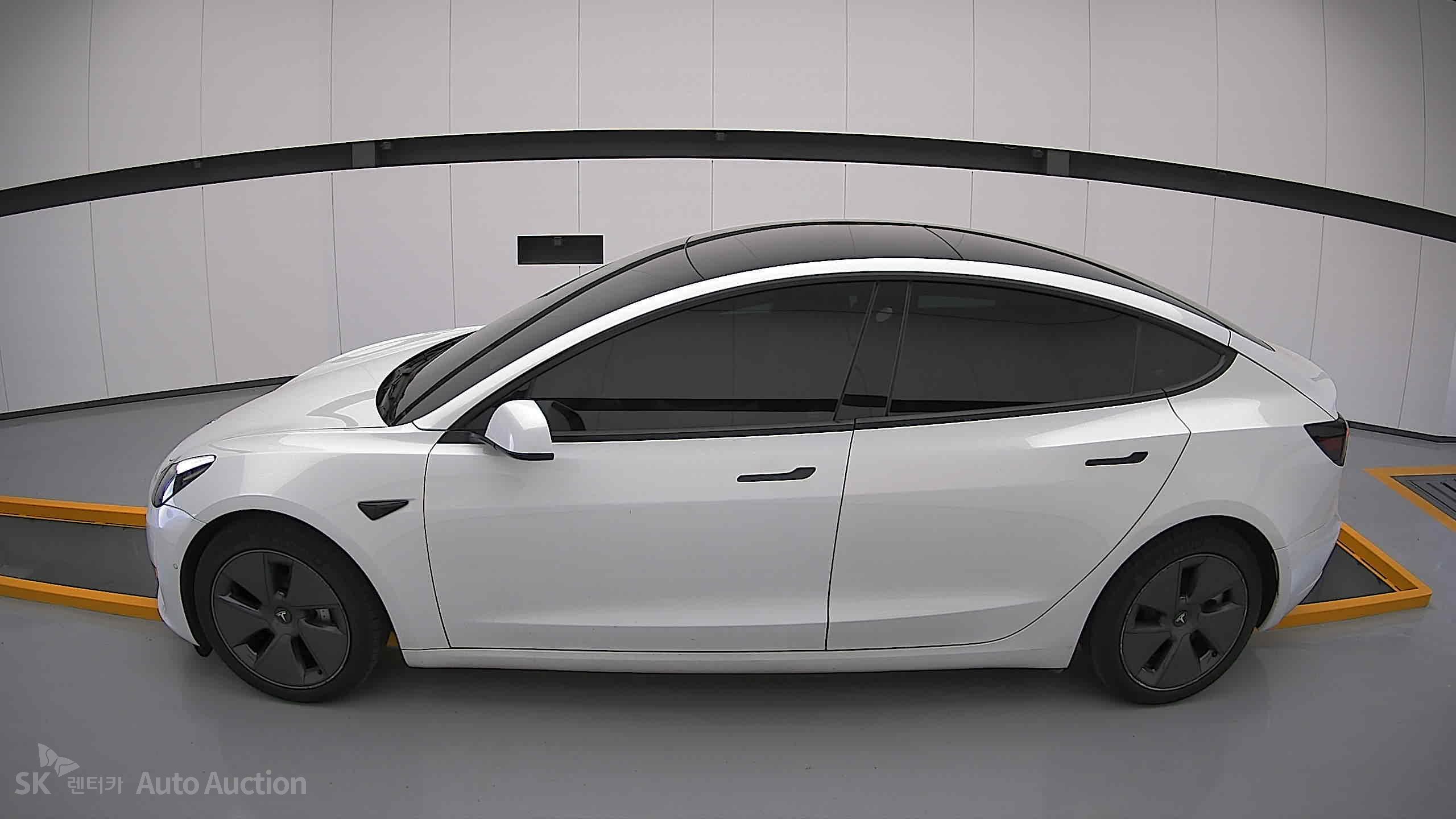 2022 - tesla model 3
