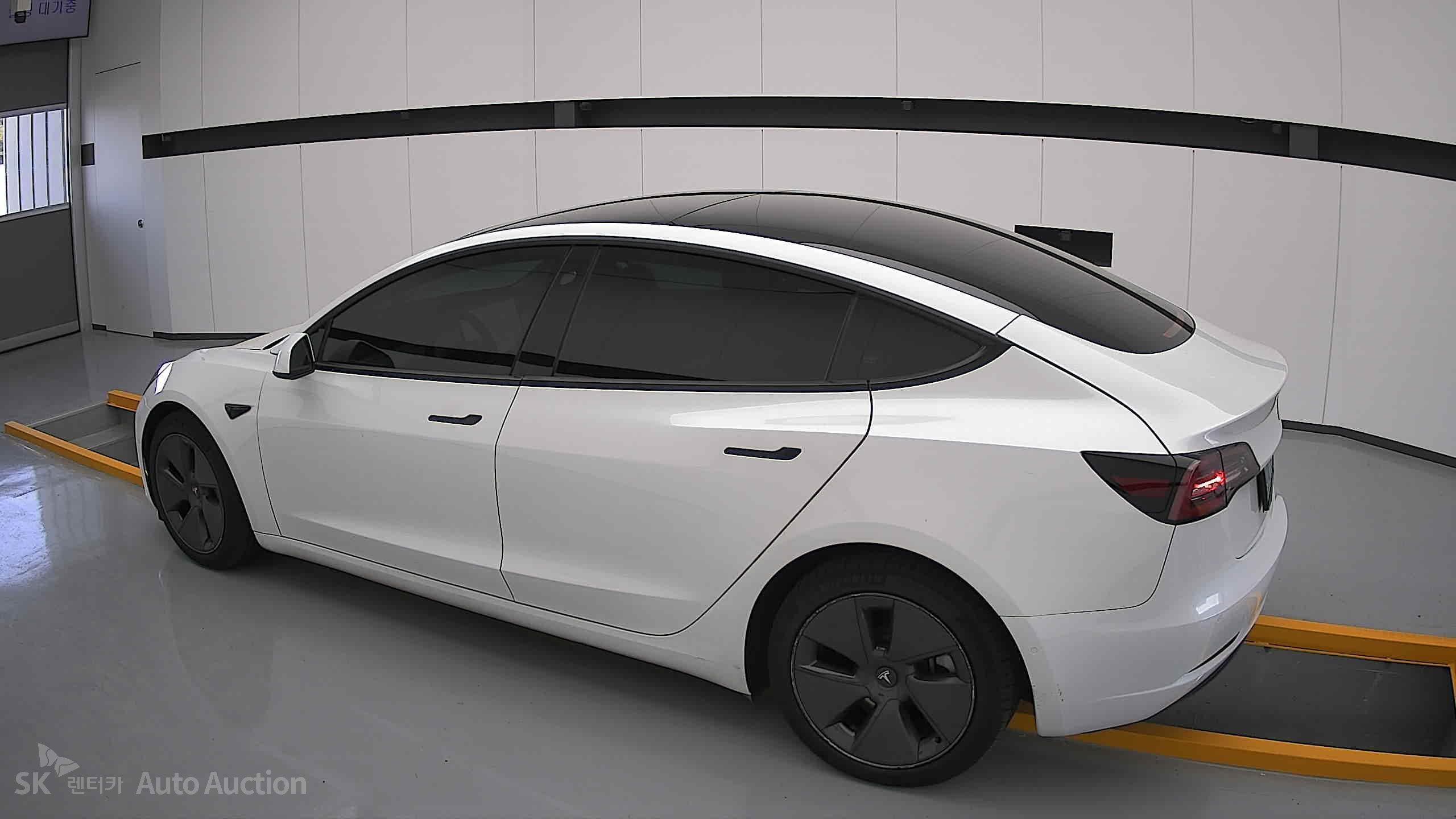 2022 - tesla model 3