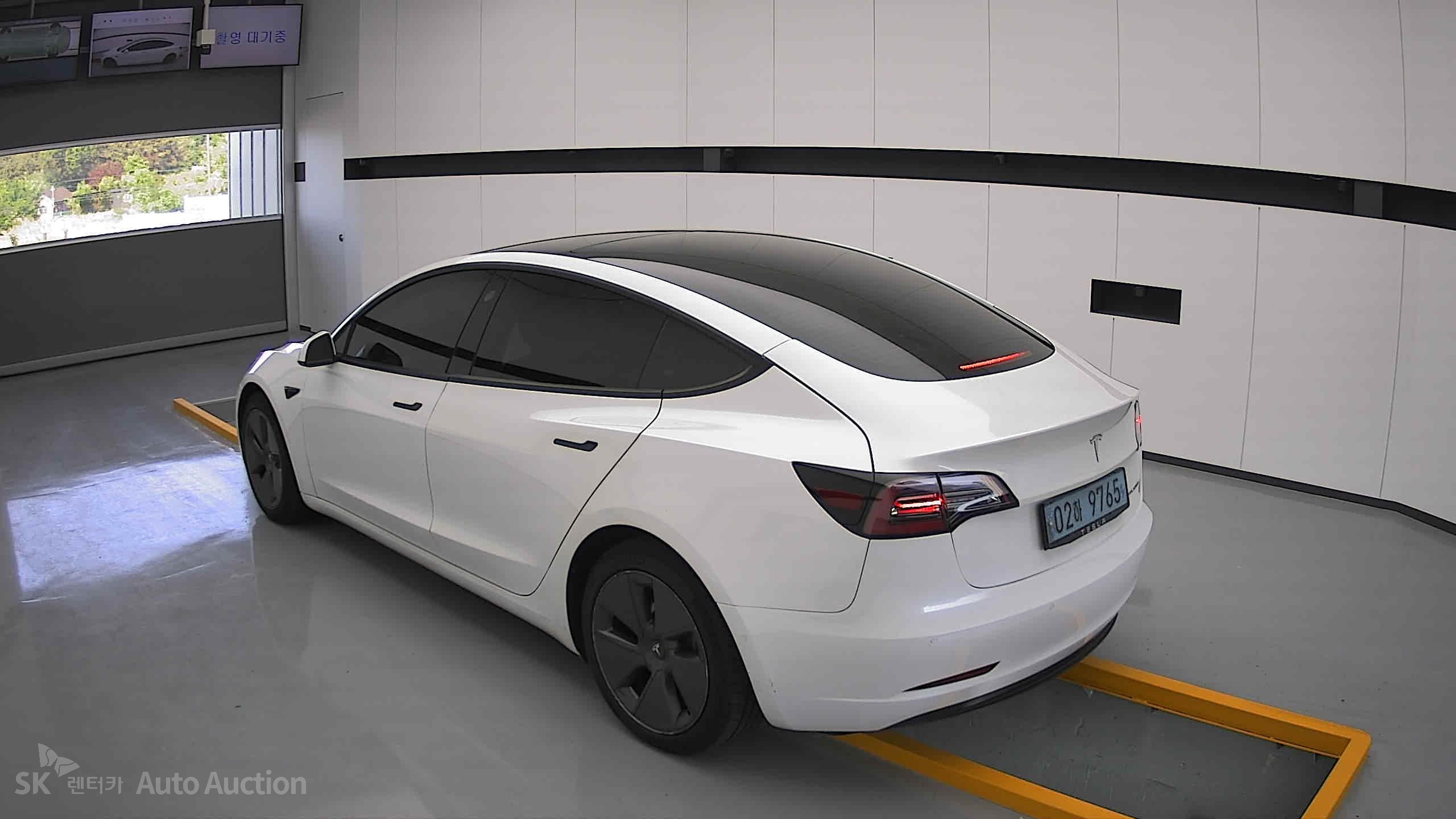 2022 - tesla model 3