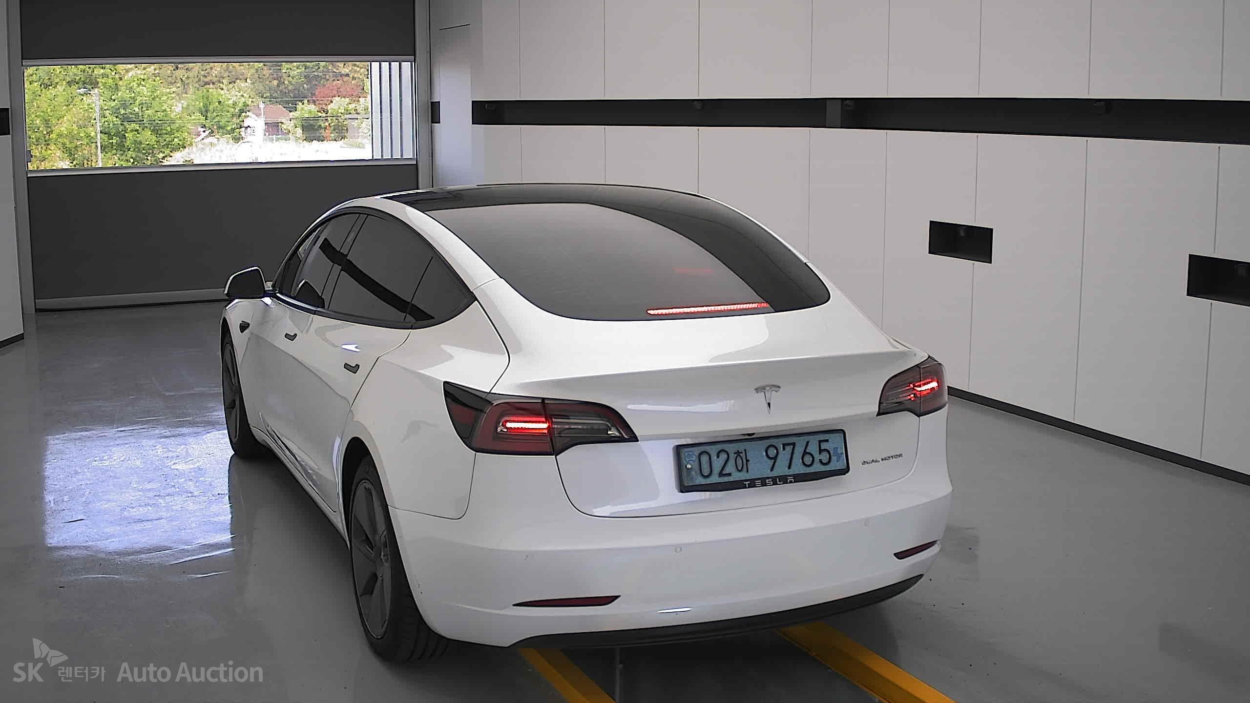 2022 - tesla model 3