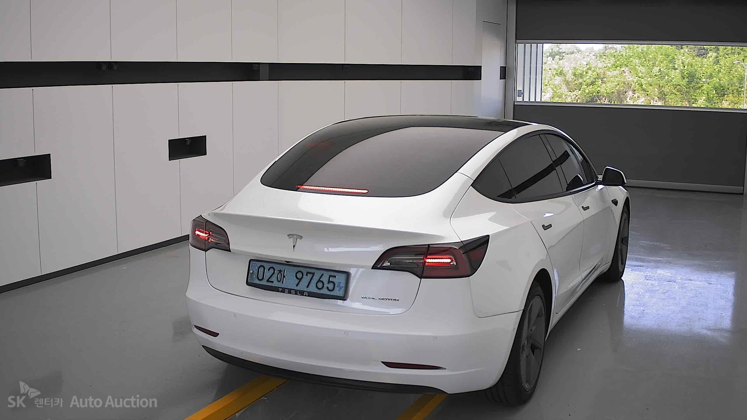 2022 - tesla model 3
