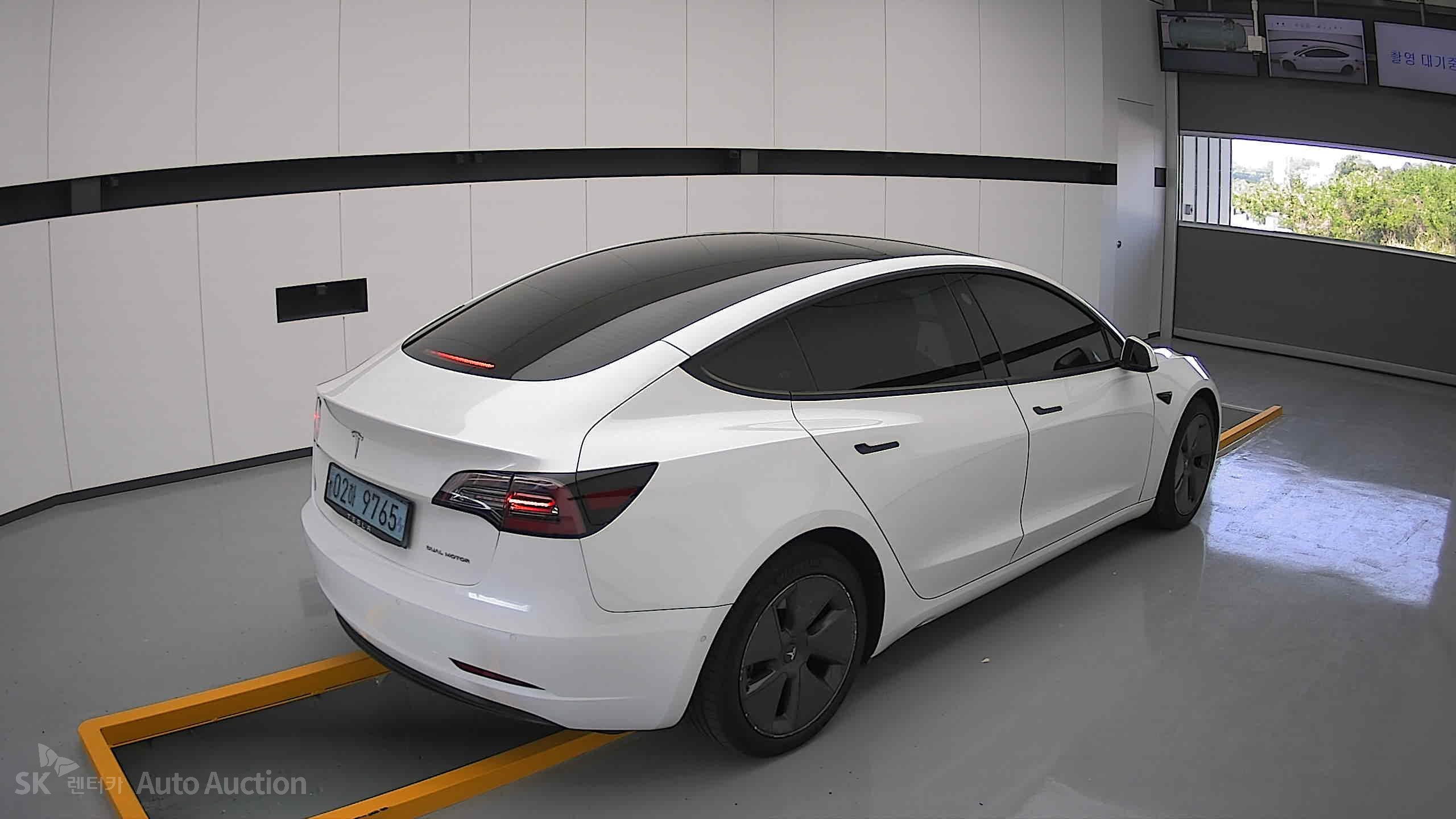 2022 - tesla model 3