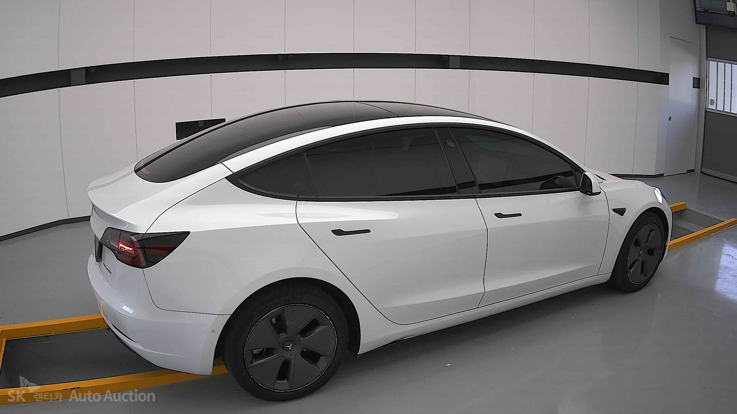 2022 - tesla model 3