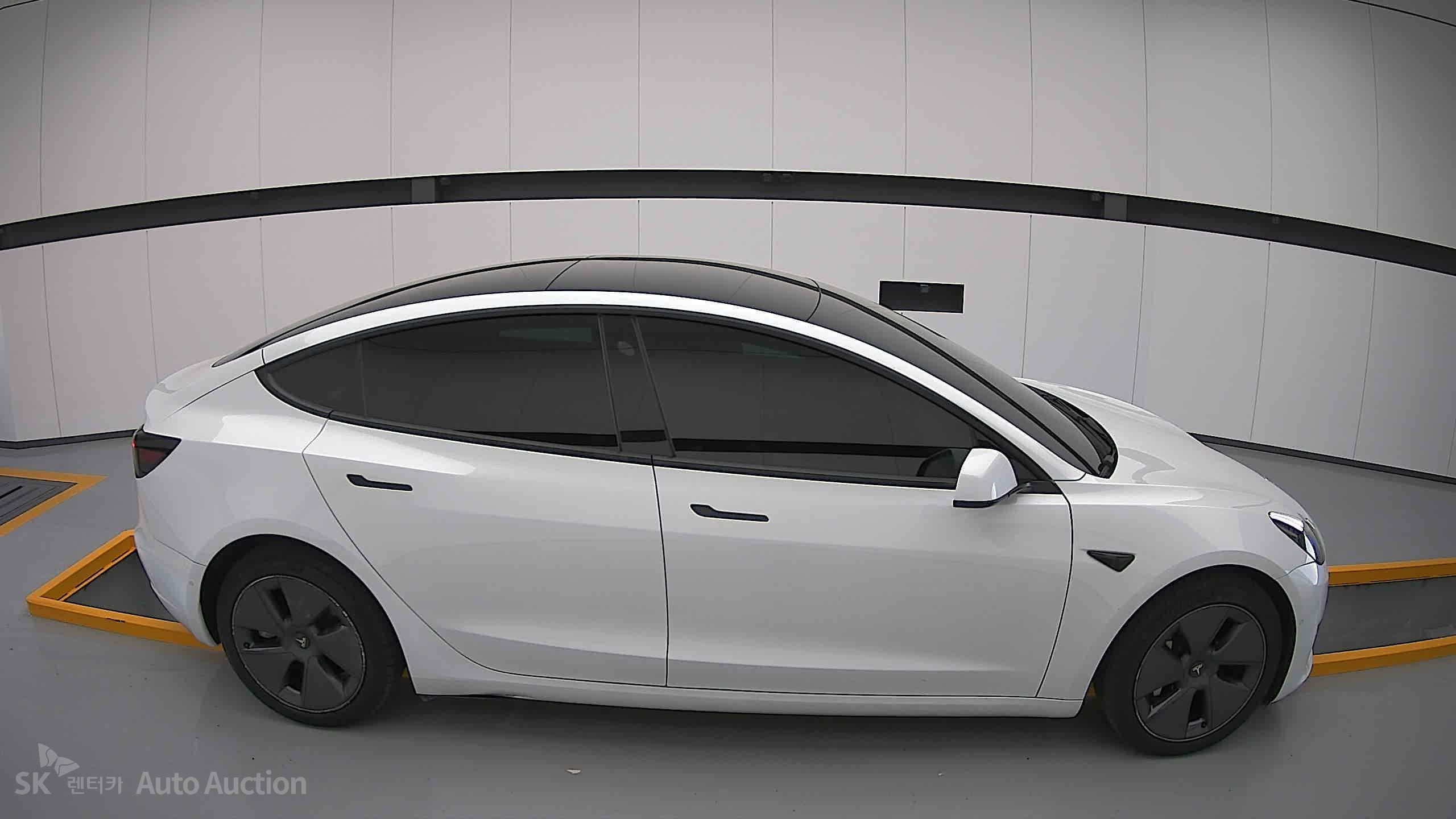 2022 - tesla model 3