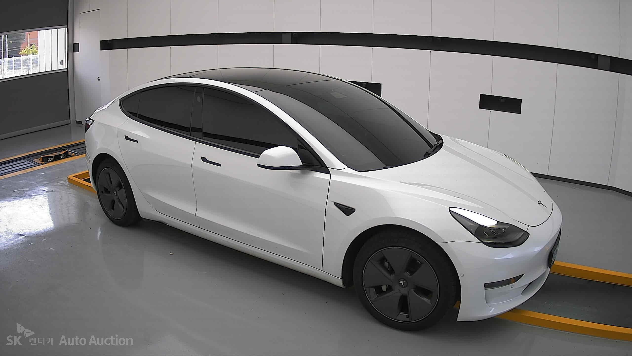 2022 - tesla model 3