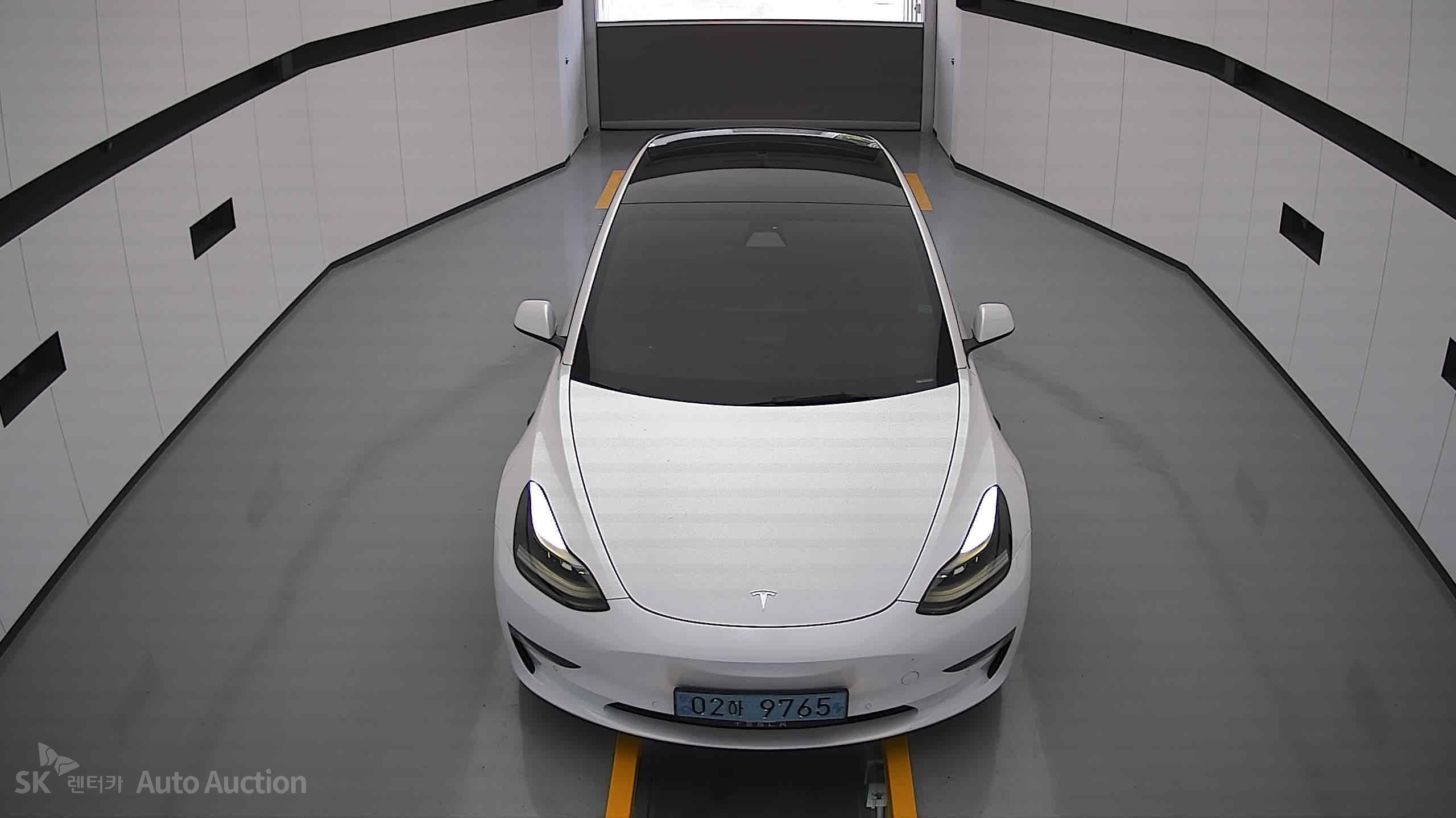2022 - tesla model 3