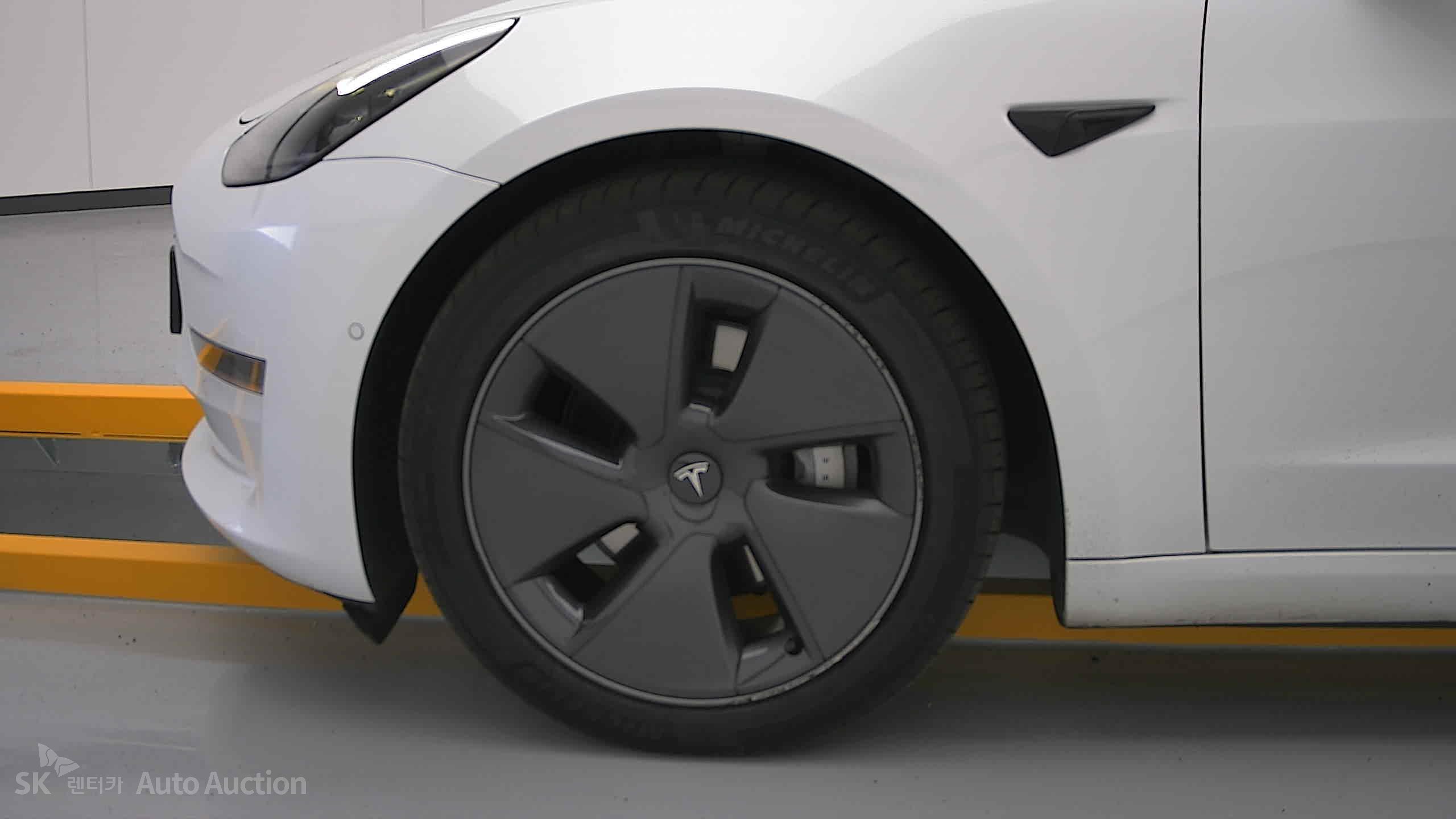2022 - tesla model 3