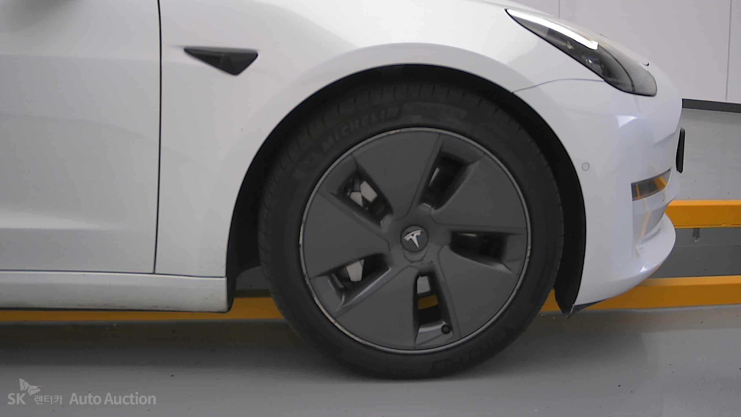 2022 - tesla model 3