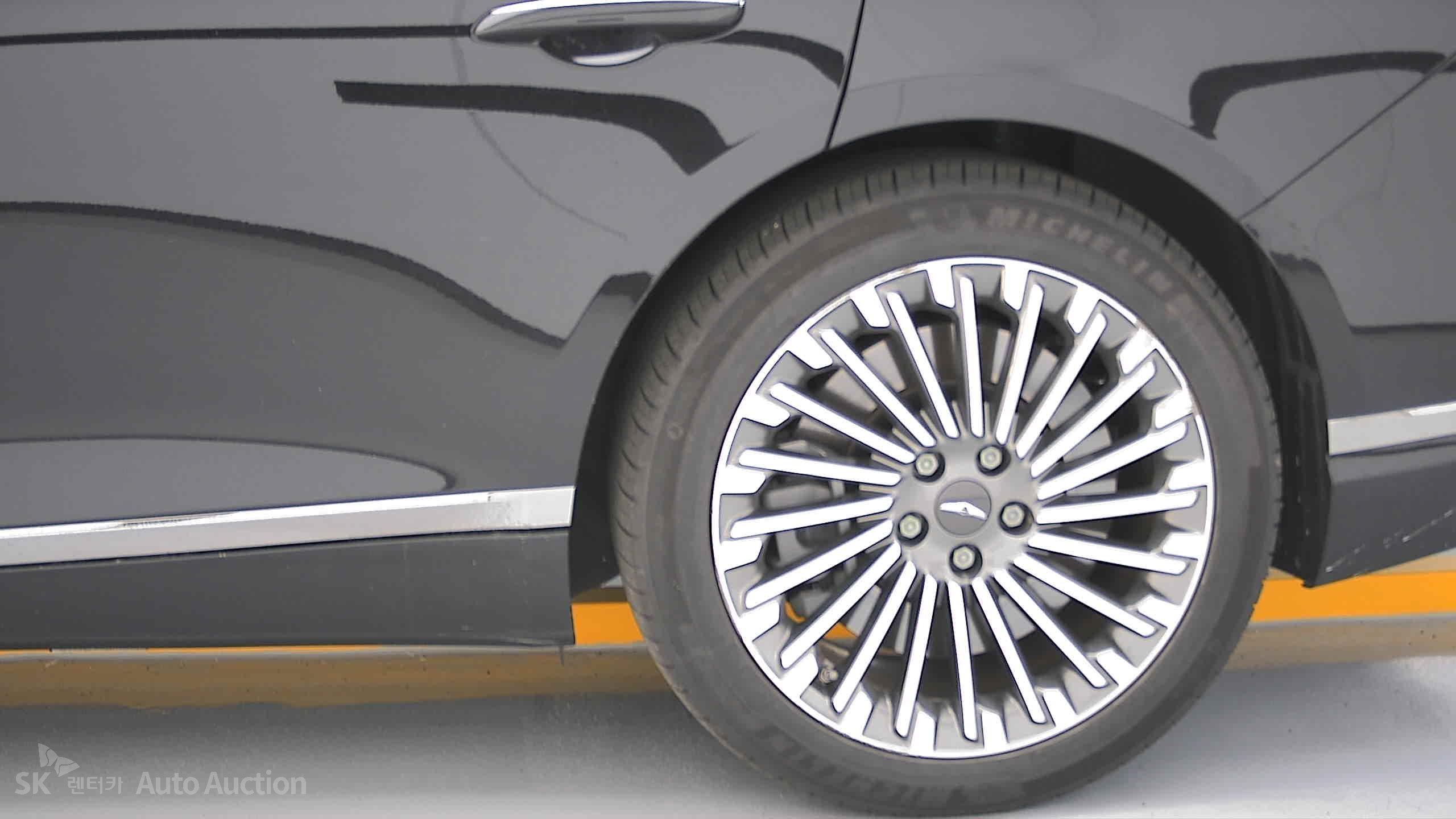2022 - genesis eg80
