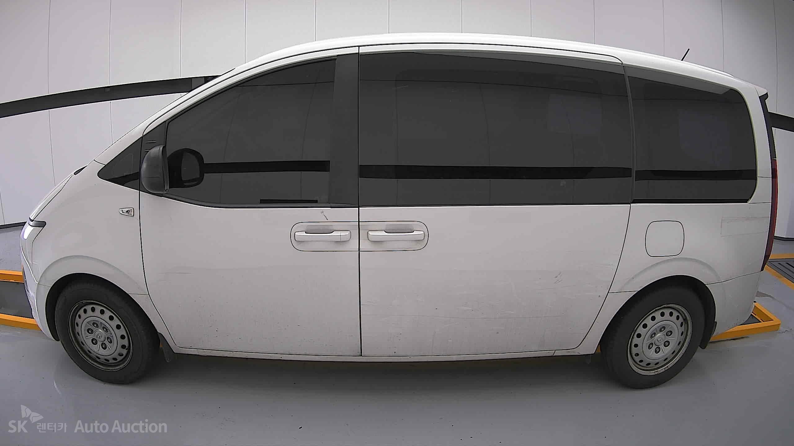 2023 - hyundai staria