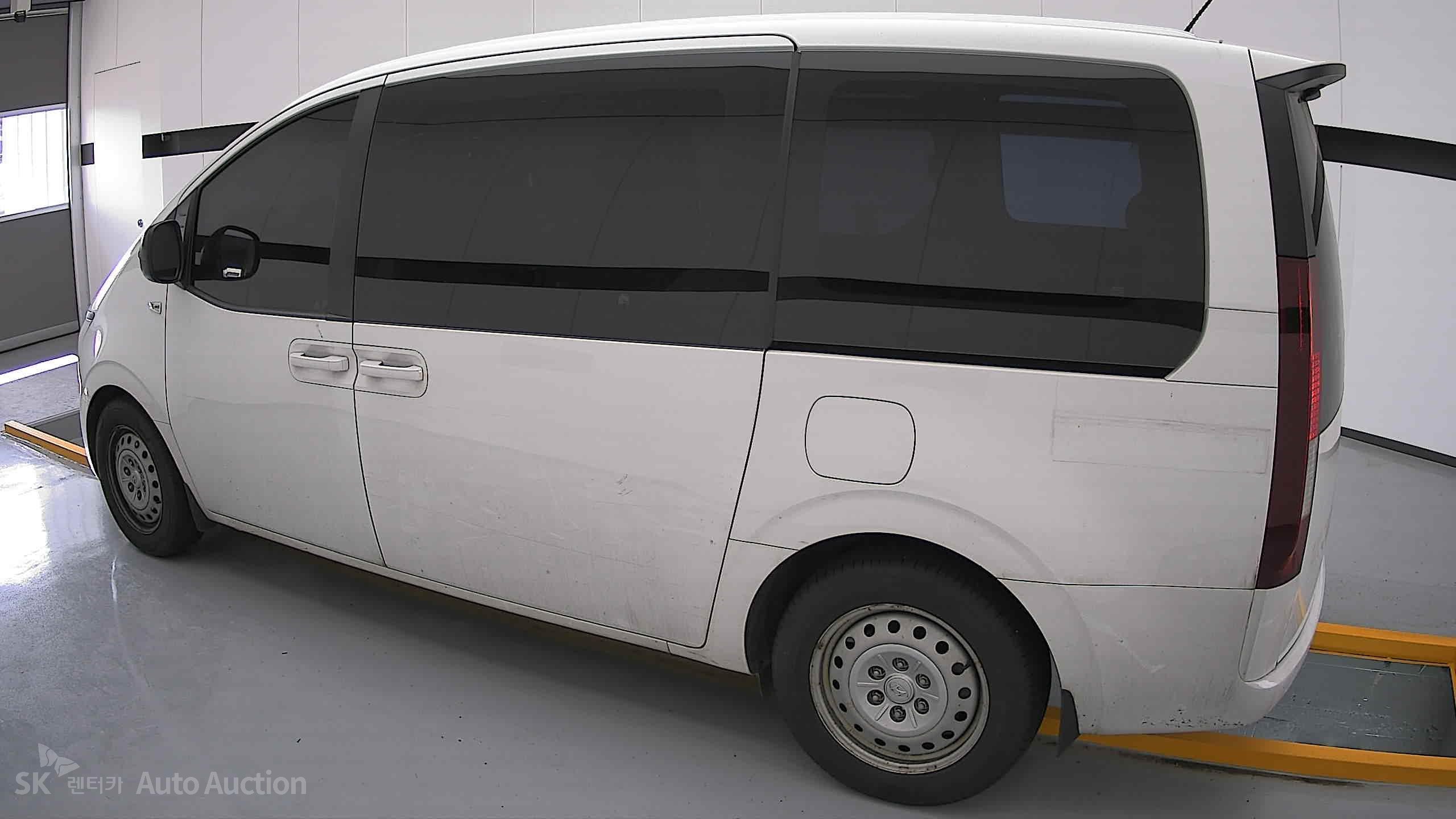 2023 - hyundai staria